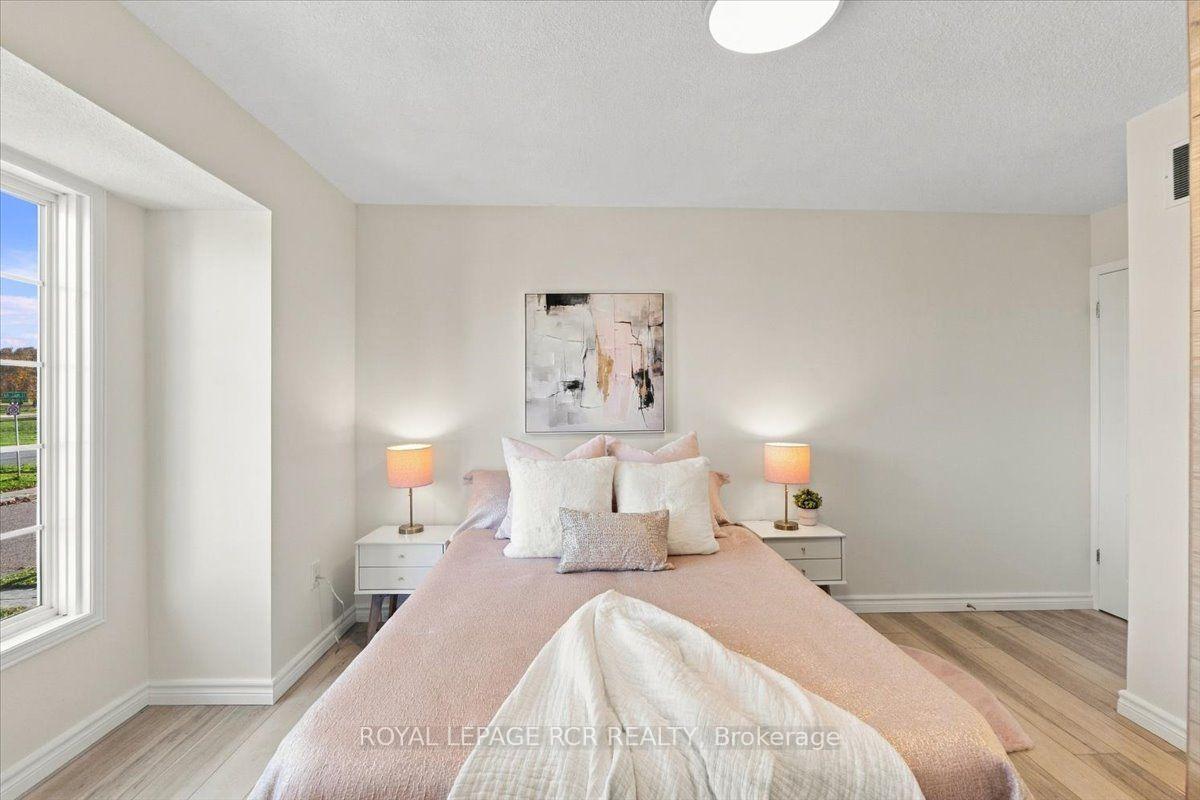 Photo 21 of 31 Montgomery Boulevard, Orangeville — HOMEH