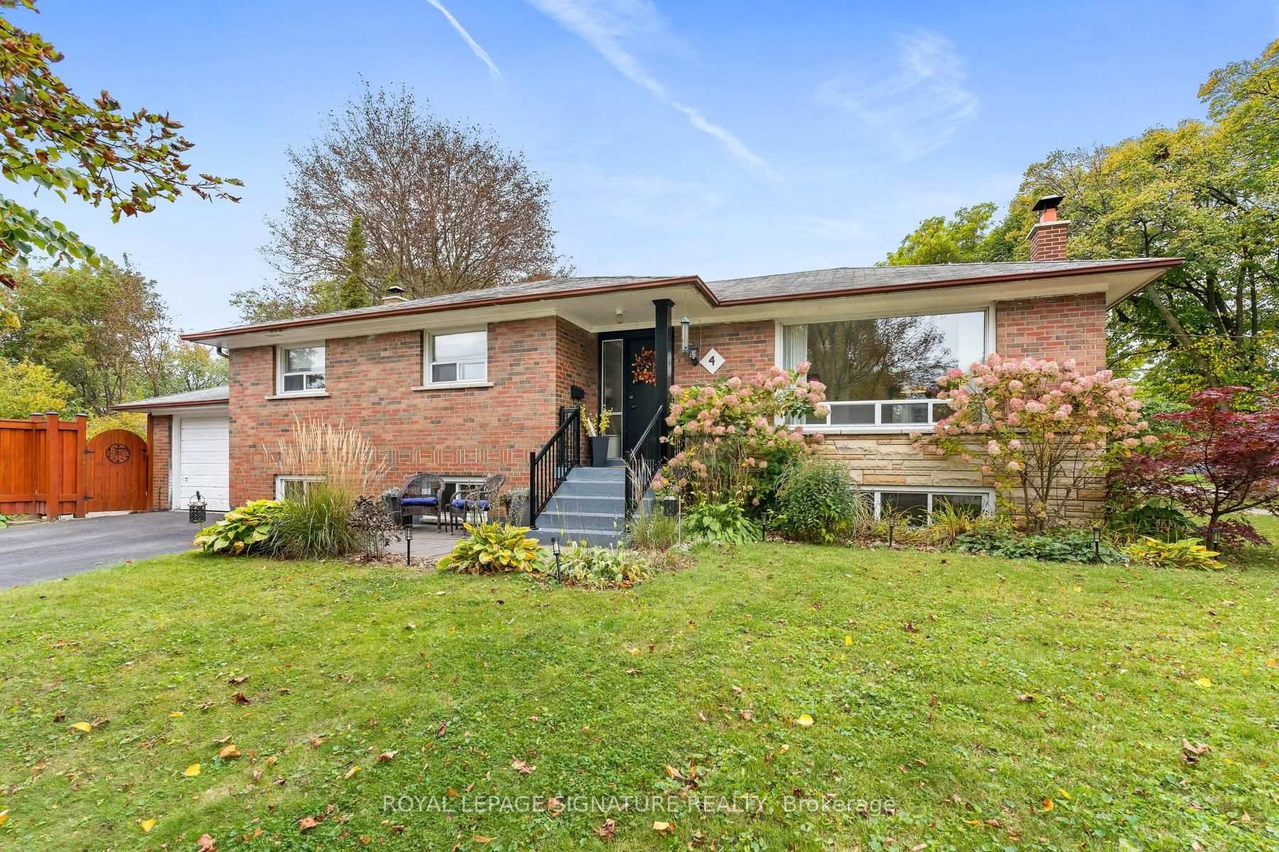 Photo 1 of 4 Moss Street, Scarborough, Guildwood — HOMEH