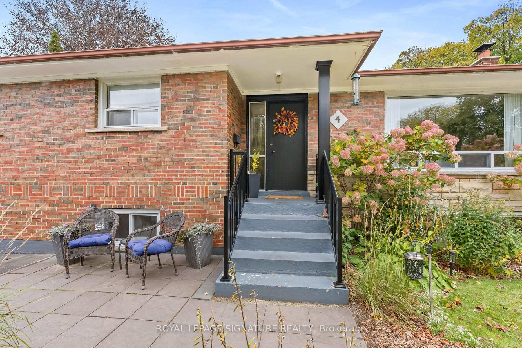 Photo 3 of 4 Moss Street, Scarborough, Guildwood — HOMEH