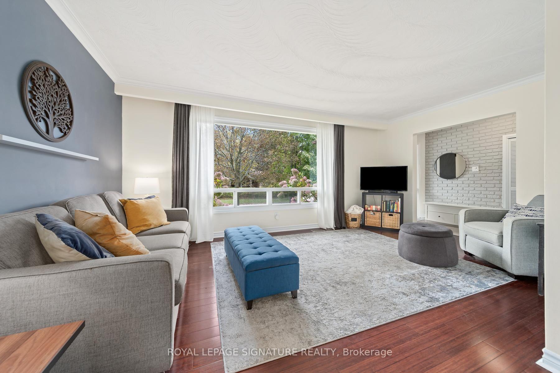 Photo 6 of 4 Moss Street, Scarborough, Guildwood — HOMEH