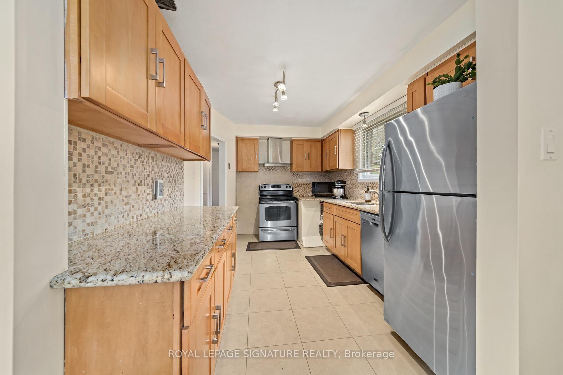 Photo 9 of 4 Moss Street, Scarborough, Guildwood — HOMEH