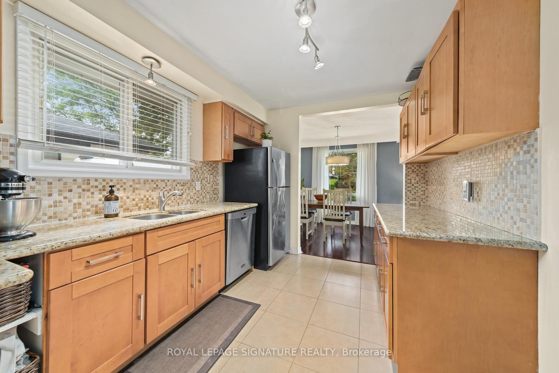 Photo 11 of 4 Moss Street, Scarborough, Guildwood — HOMEH