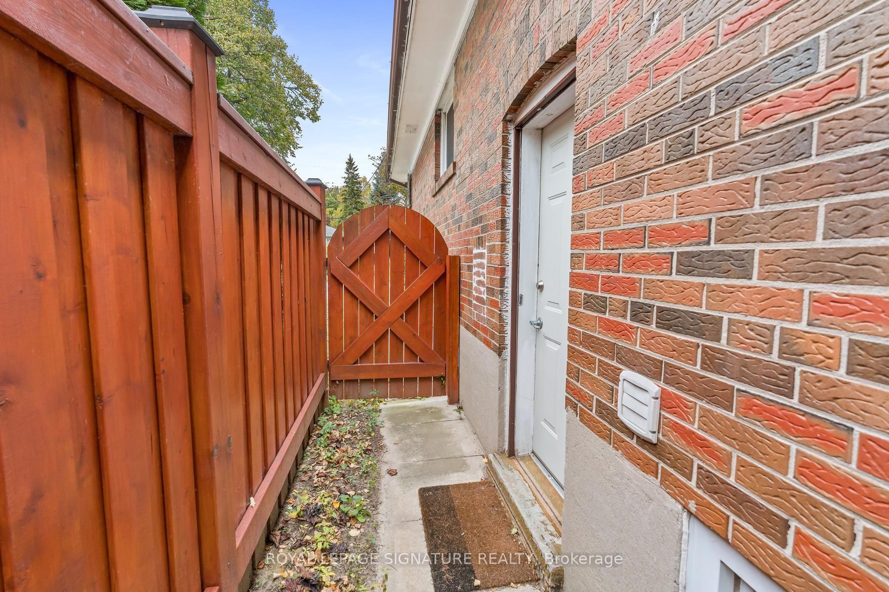 Photo 23 of 4 Moss Street, Scarborough, Guildwood — HOMEH