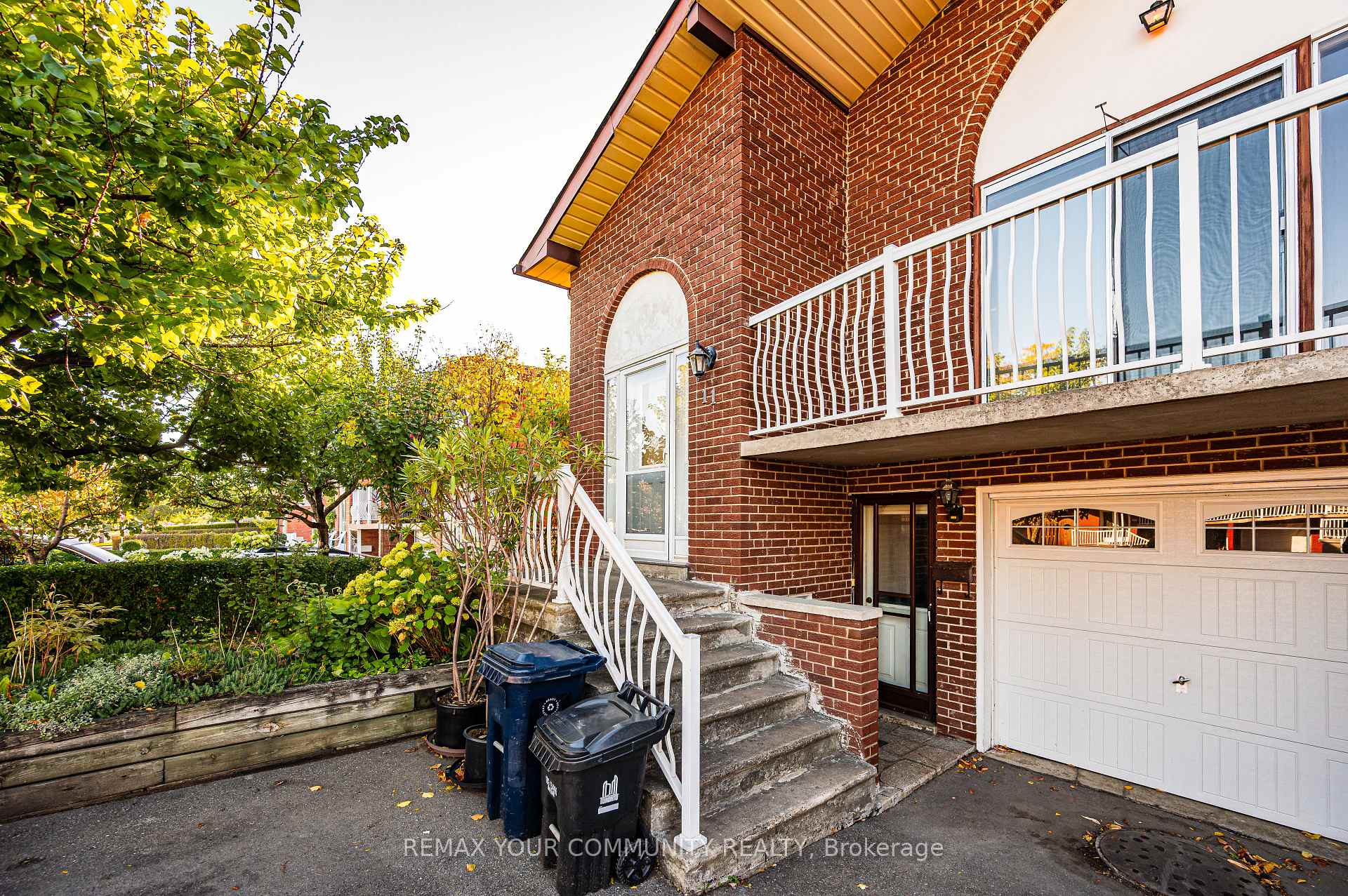 Photo 3 of 11 Anthia Drive, North York, Humber Summit — HOMEH
