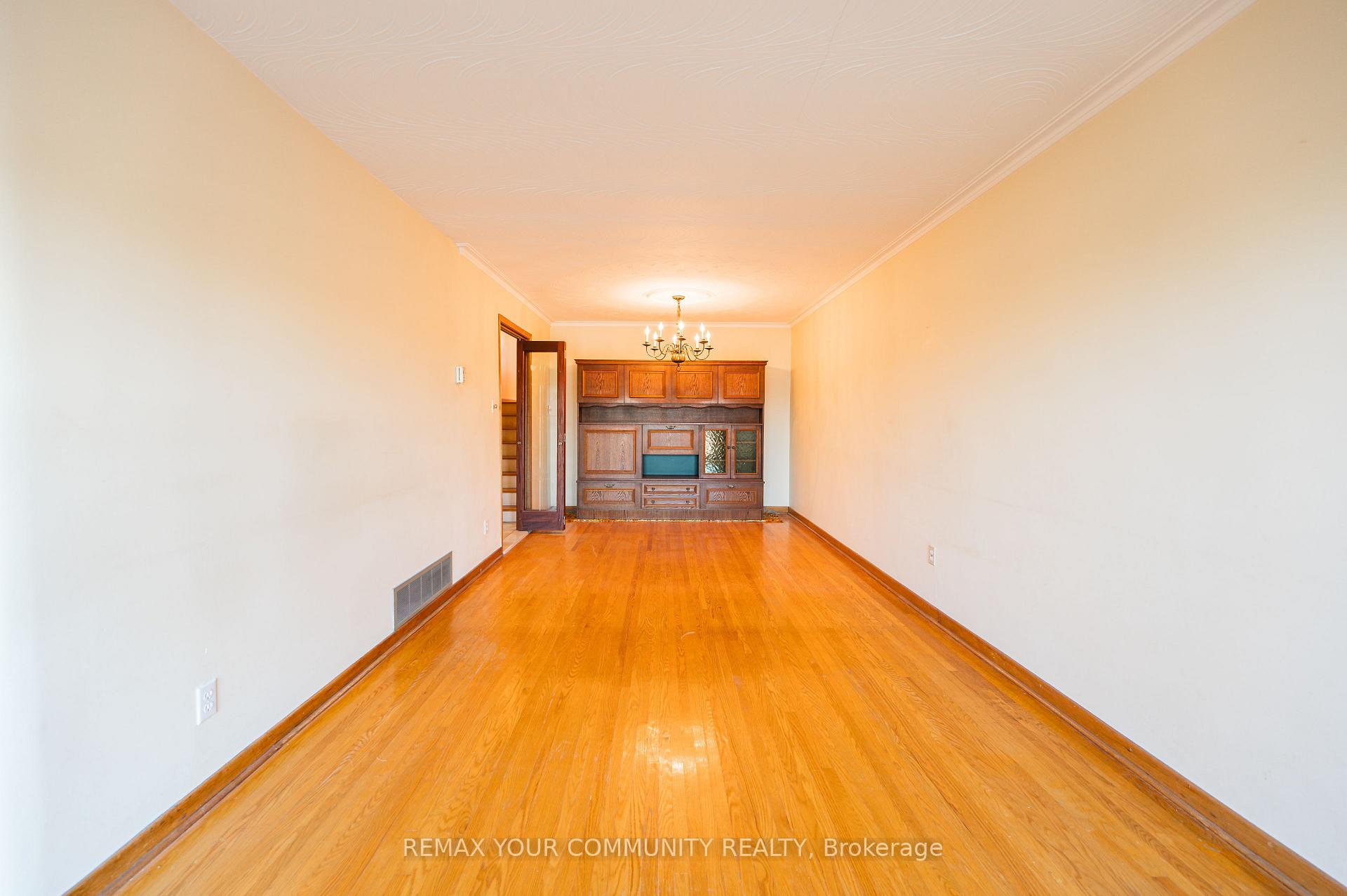 Photo 6 of 11 Anthia Drive, North York, Humber Summit — HOMEH