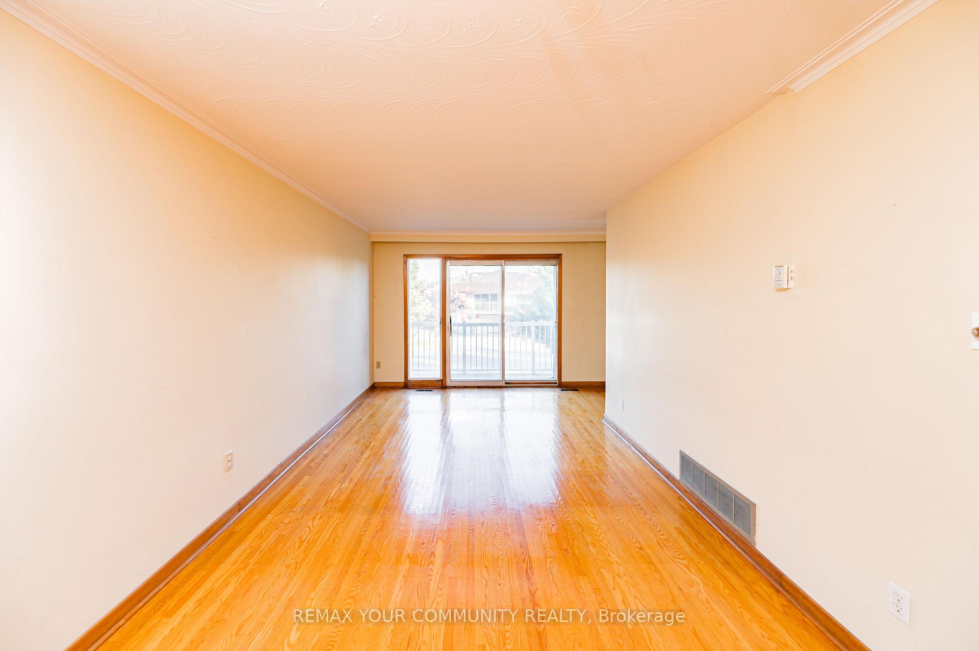 Photo 7 of 11 Anthia Drive, North York, Humber Summit — HOMEH