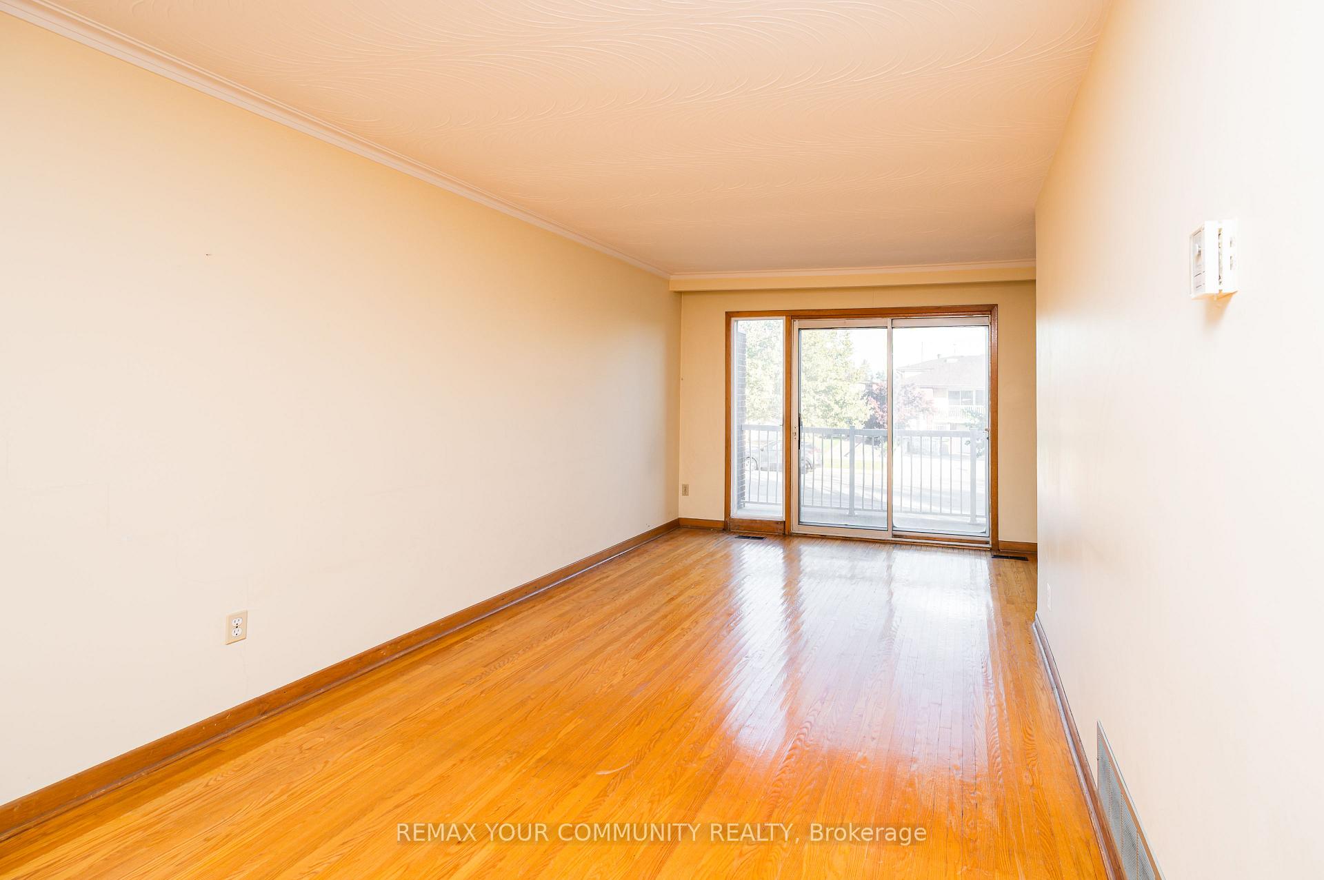 Photo 8 of 11 Anthia Drive, North York, Humber Summit — HOMEH