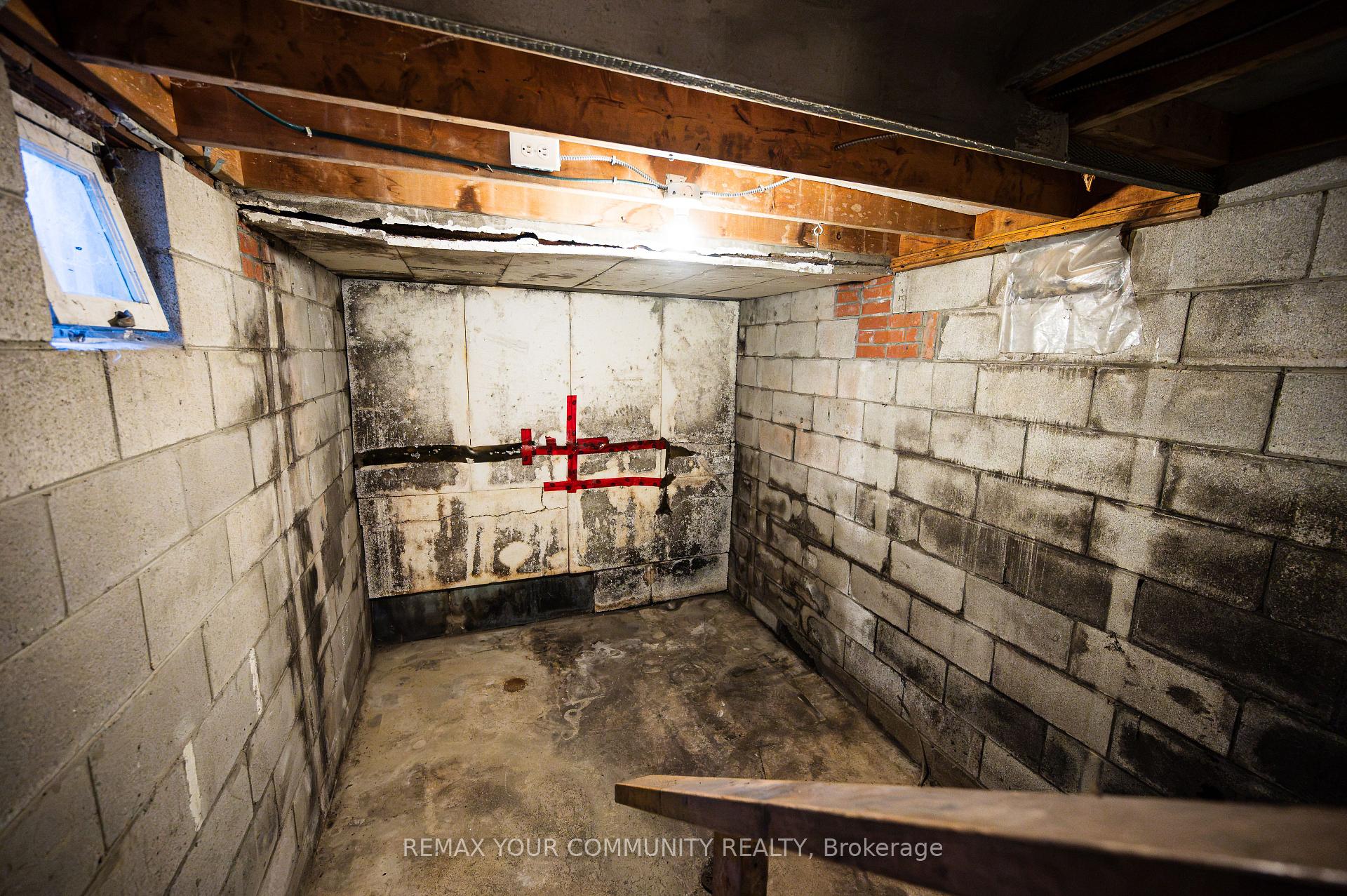 Photo 37 of 11 Anthia Drive, North York, Humber Summit — HOMEH