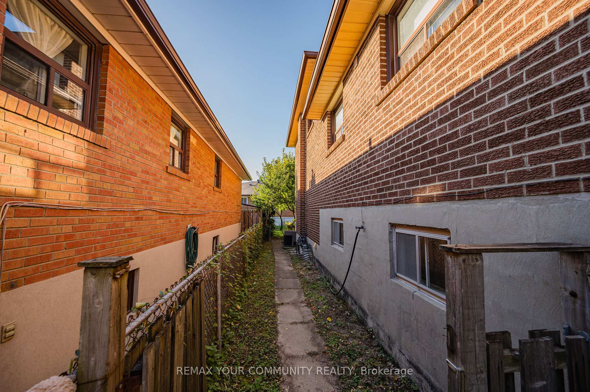 Photo 43 of 11 Anthia Drive, North York, Humber Summit — HOMEH