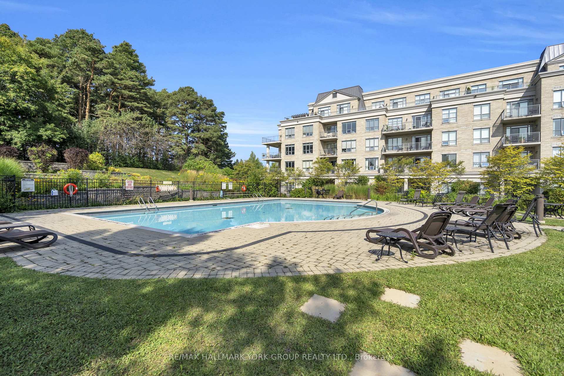Photo 5 of Unit 212, 180 John Way, Aurora, Bayview Wellington — HOMEH
