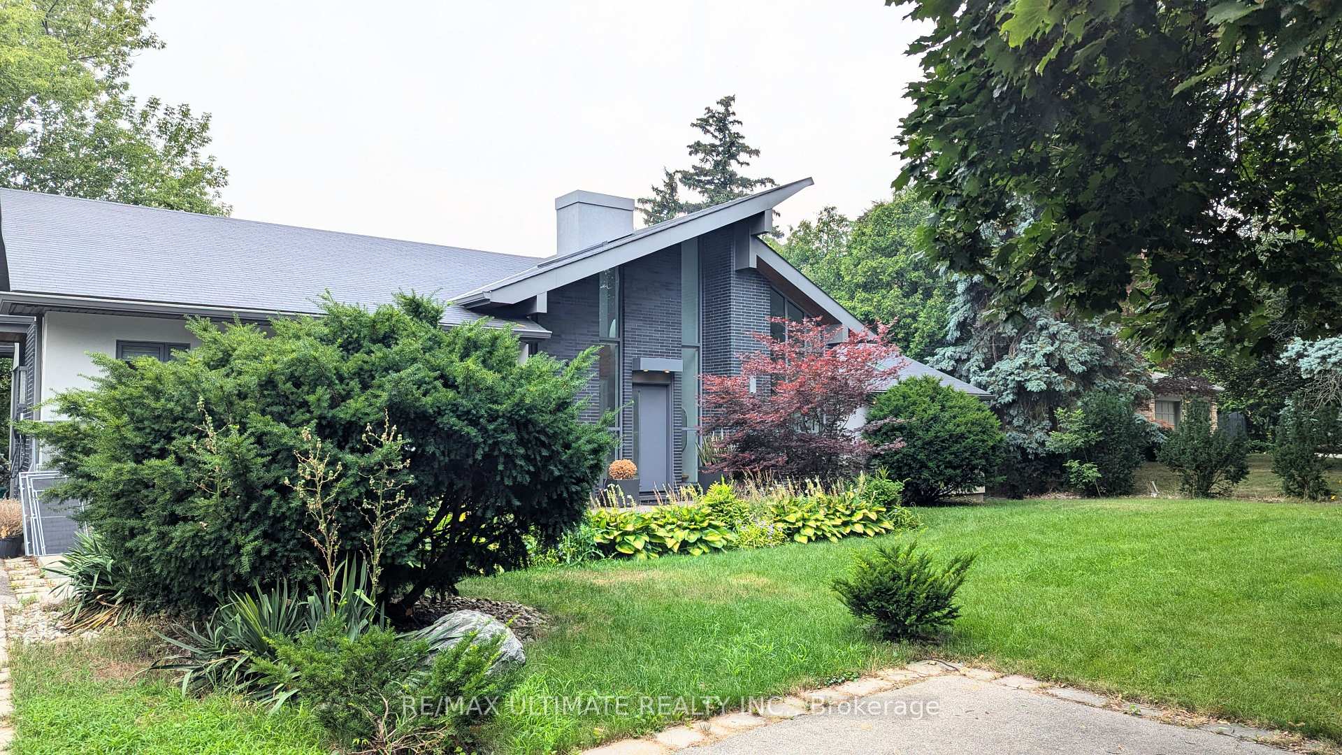Photo of Unit Lower, 1101 Lakeshore Road W