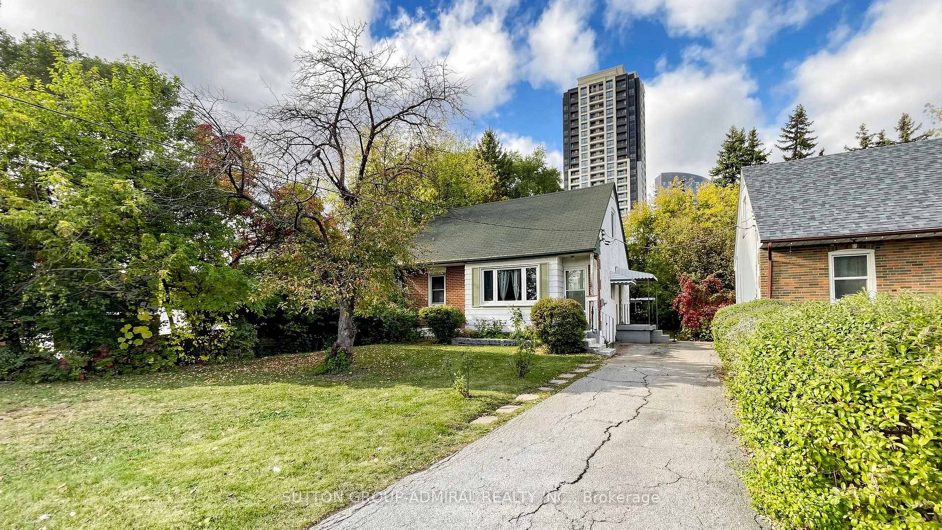 Photo 2 of 10 Highland Park Boulevard, Markham, Grandview — HOMEH