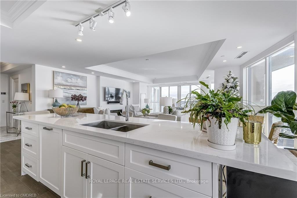 Photo 10 of Unit 1704, 2060 Lakeshore Road, Burlington, Brant — HOMEH