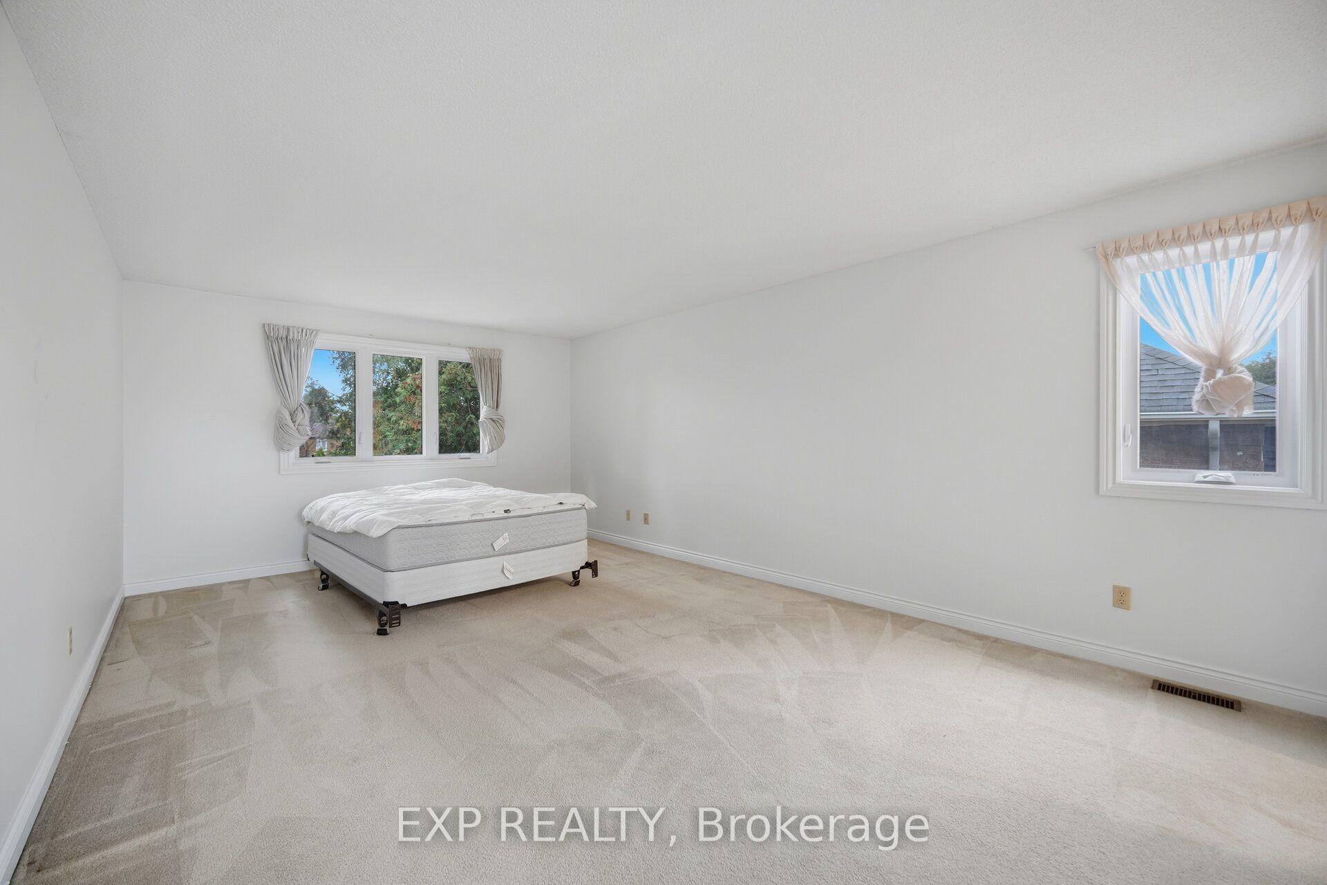 Photo 14 of 20 Devlin Place, Aurora, Aurora Highlands — HOMEH