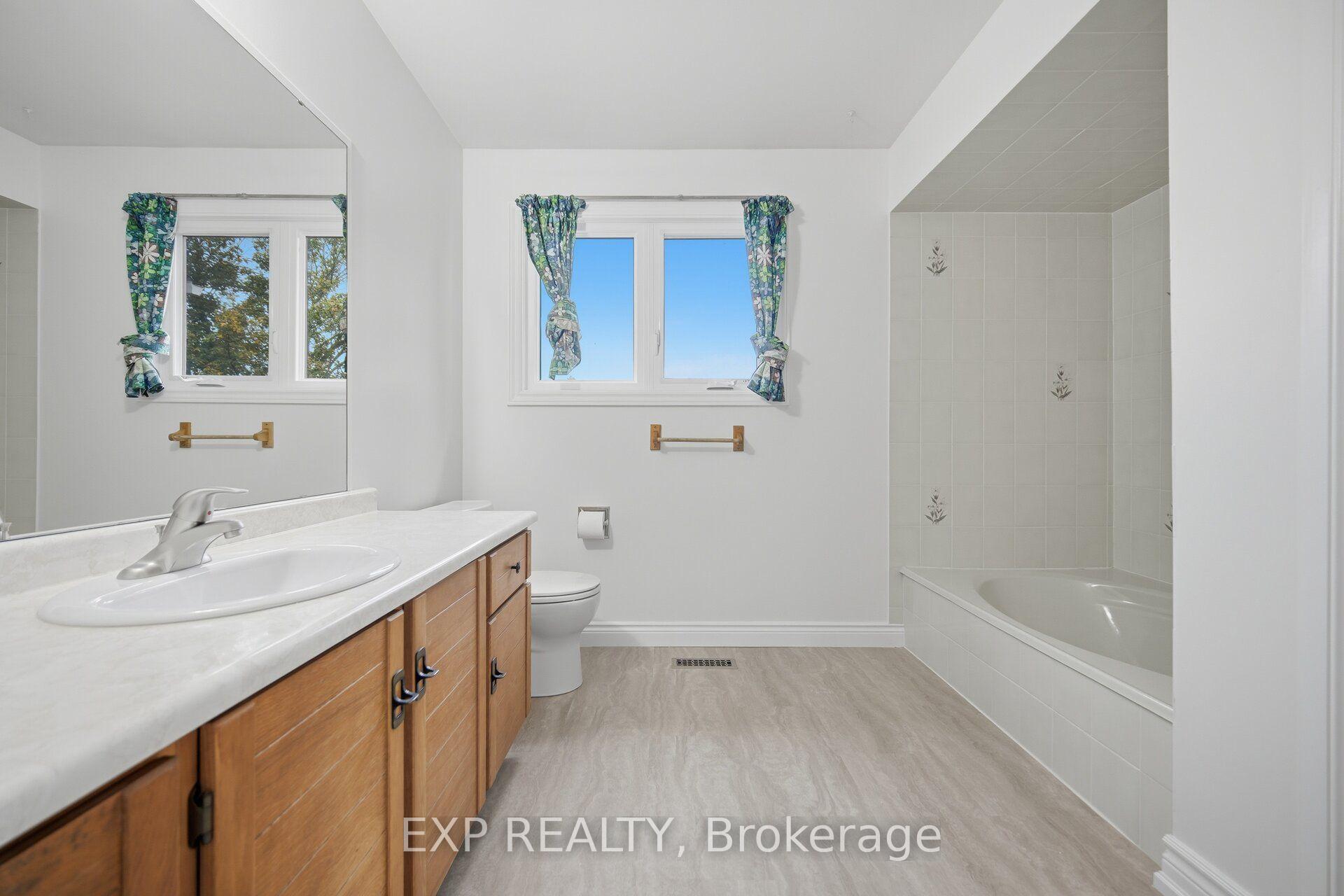 Photo 16 of 20 Devlin Place, Aurora, Aurora Highlands — HOMEH