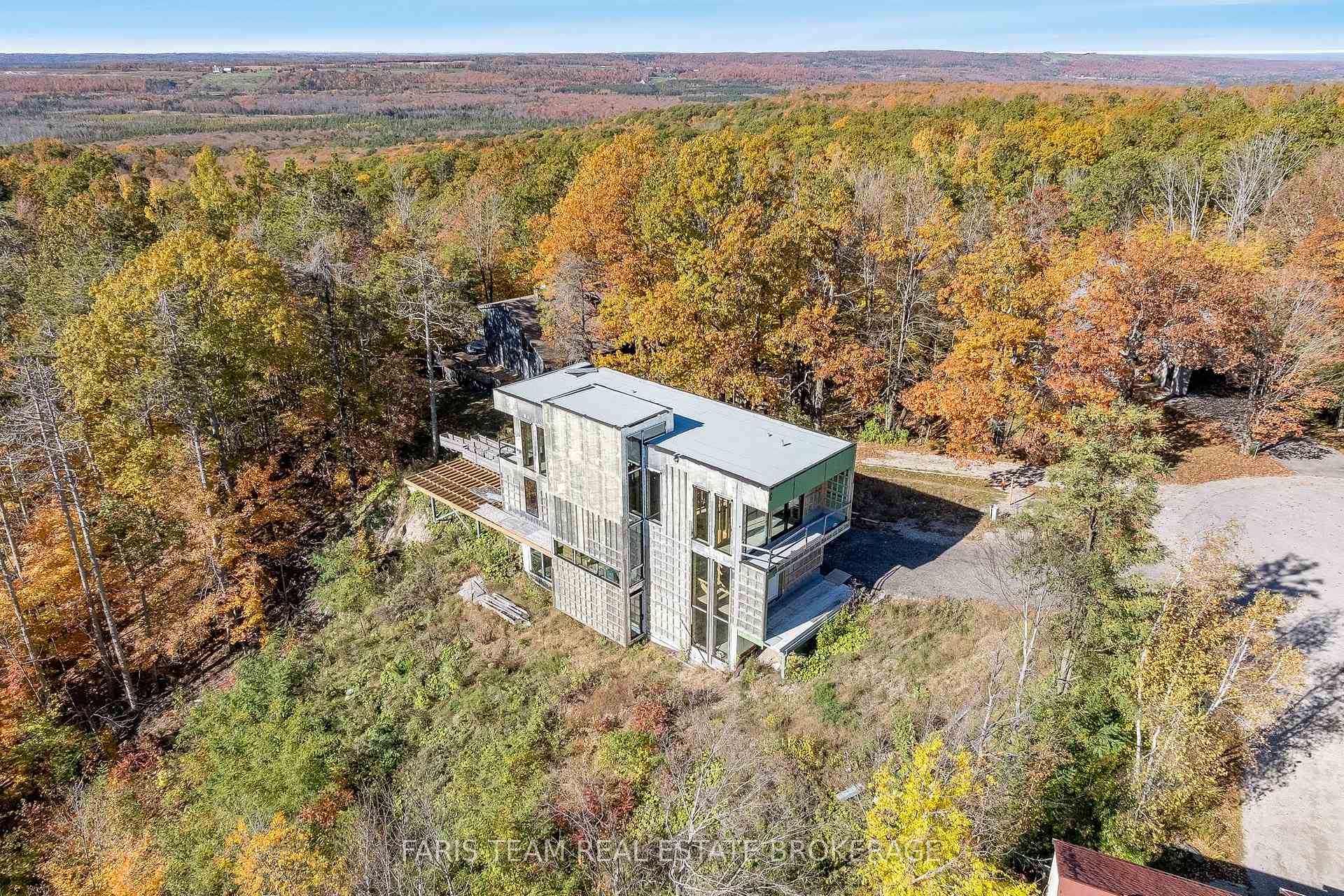 Photo 2 of 11 Pine Point, Oro-Medonte, Horseshoe Valley — HOMEH