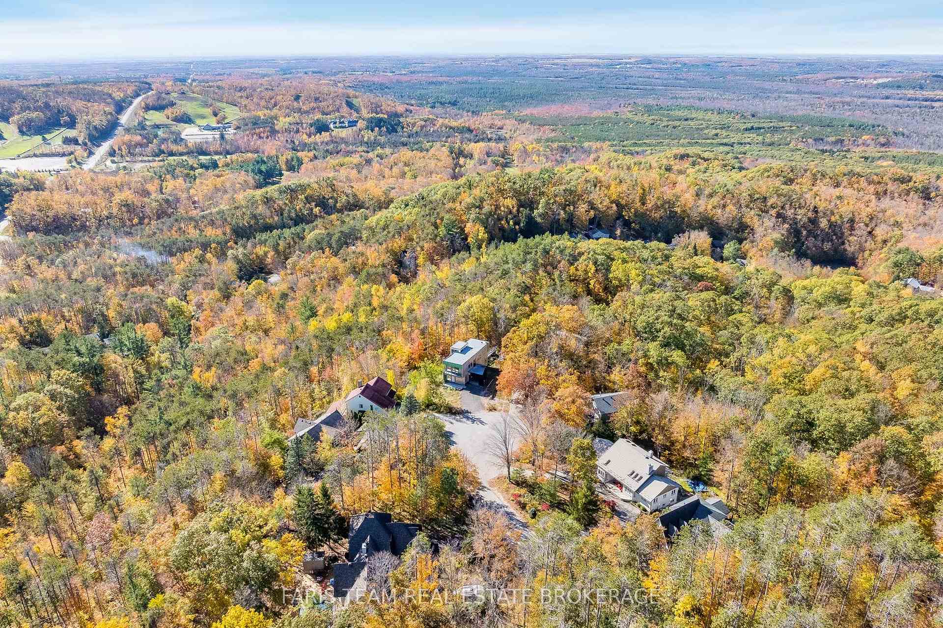 Photo 18 of 11 Pine Point, Oro-Medonte, Horseshoe Valley — HOMEH