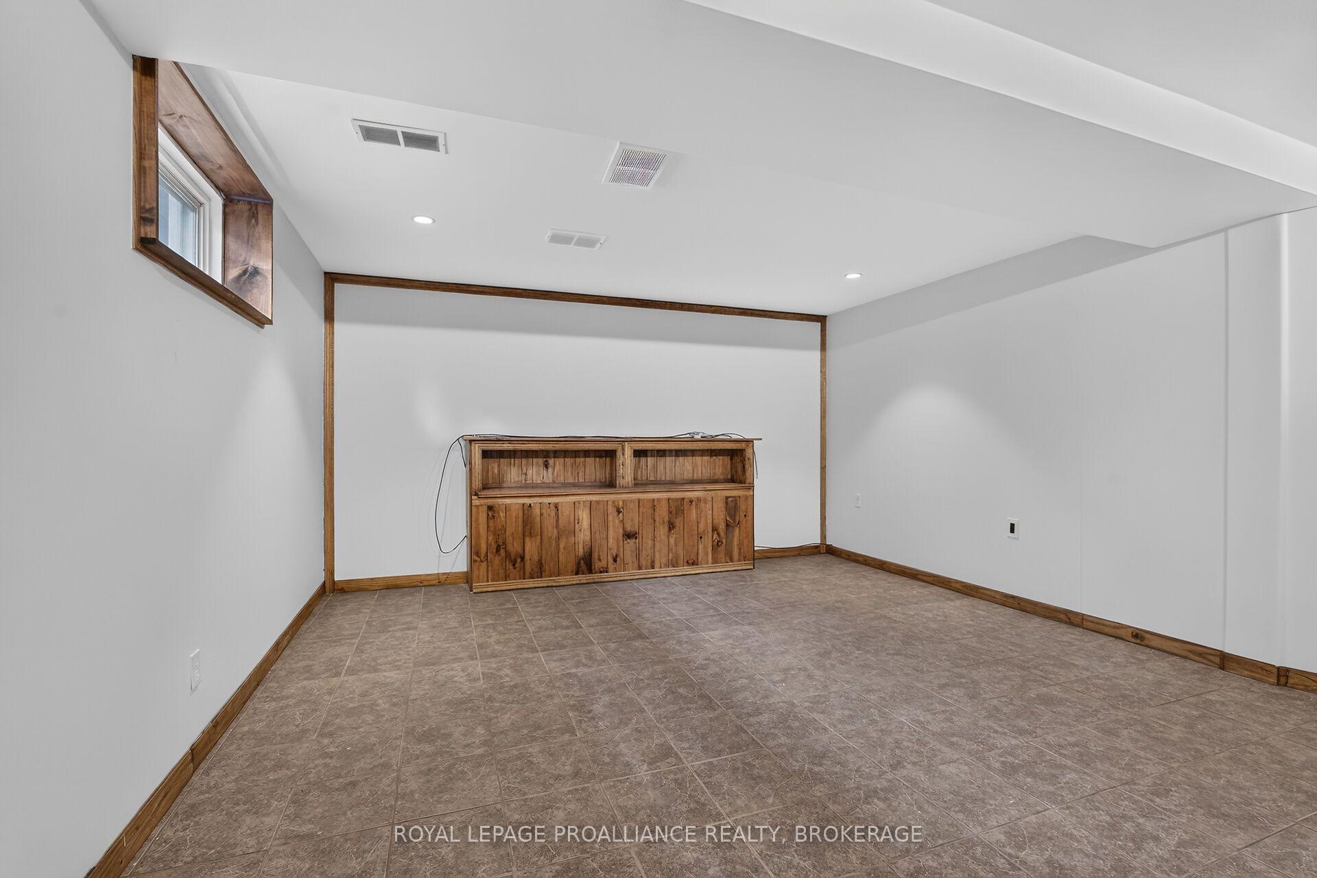 Photo 34 of 1132 Halifax Drive, Kingston, City Northwest — HOMEH