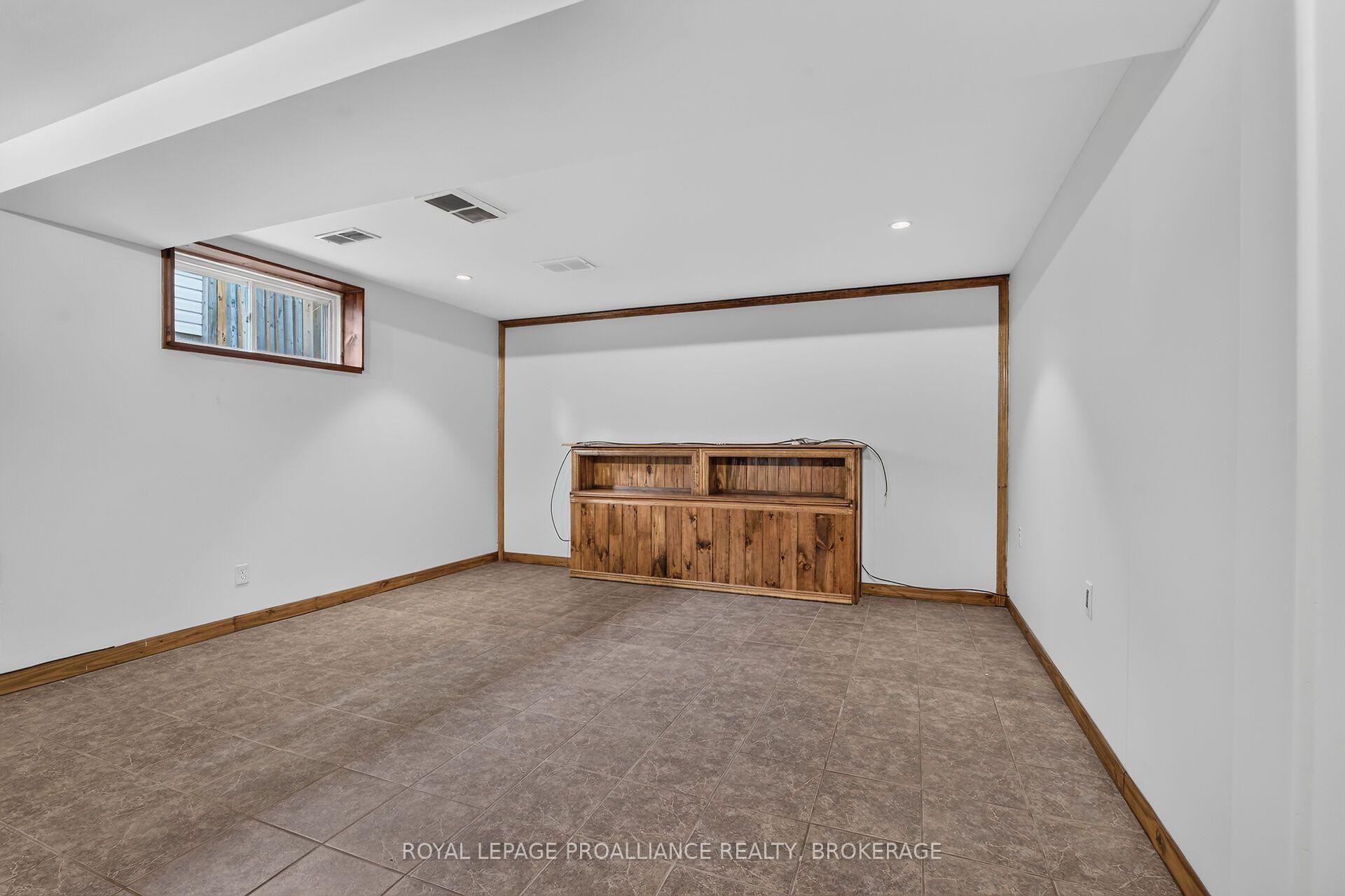Photo 35 of 1132 Halifax Drive, Kingston, City Northwest — HOMEH