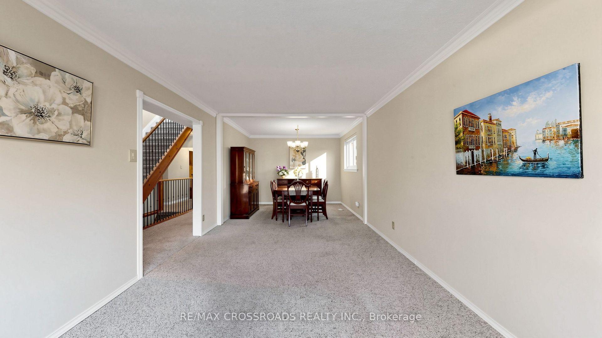 Photo 2 of 27 Hagerman Boulevard, Markham, Unionville — HOMEH