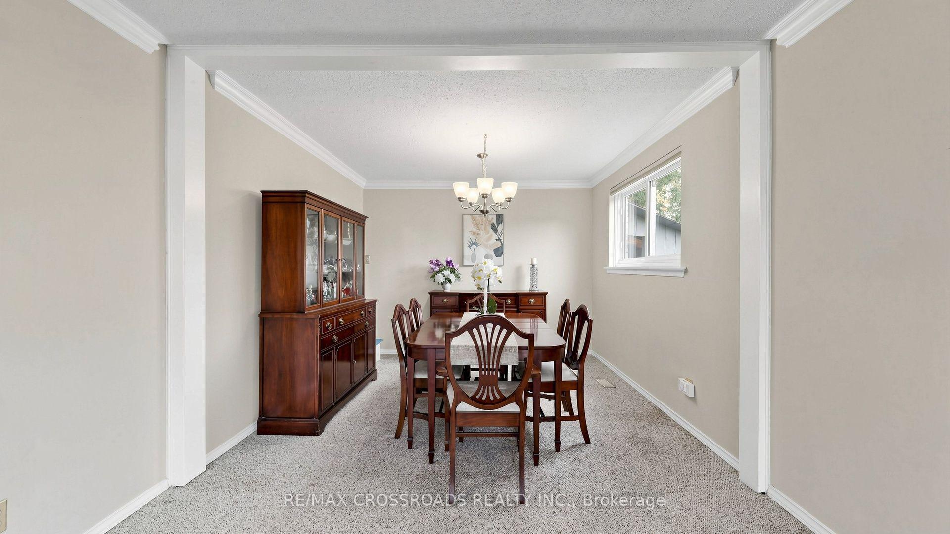 Photo 3 of 27 Hagerman Boulevard, Markham, Unionville — HOMEH
