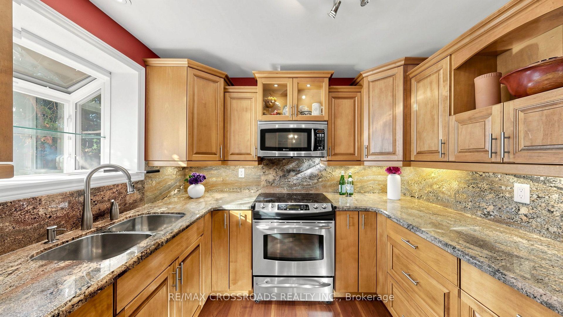 Photo 8 of 27 Hagerman Boulevard, Markham, Unionville — HOMEH