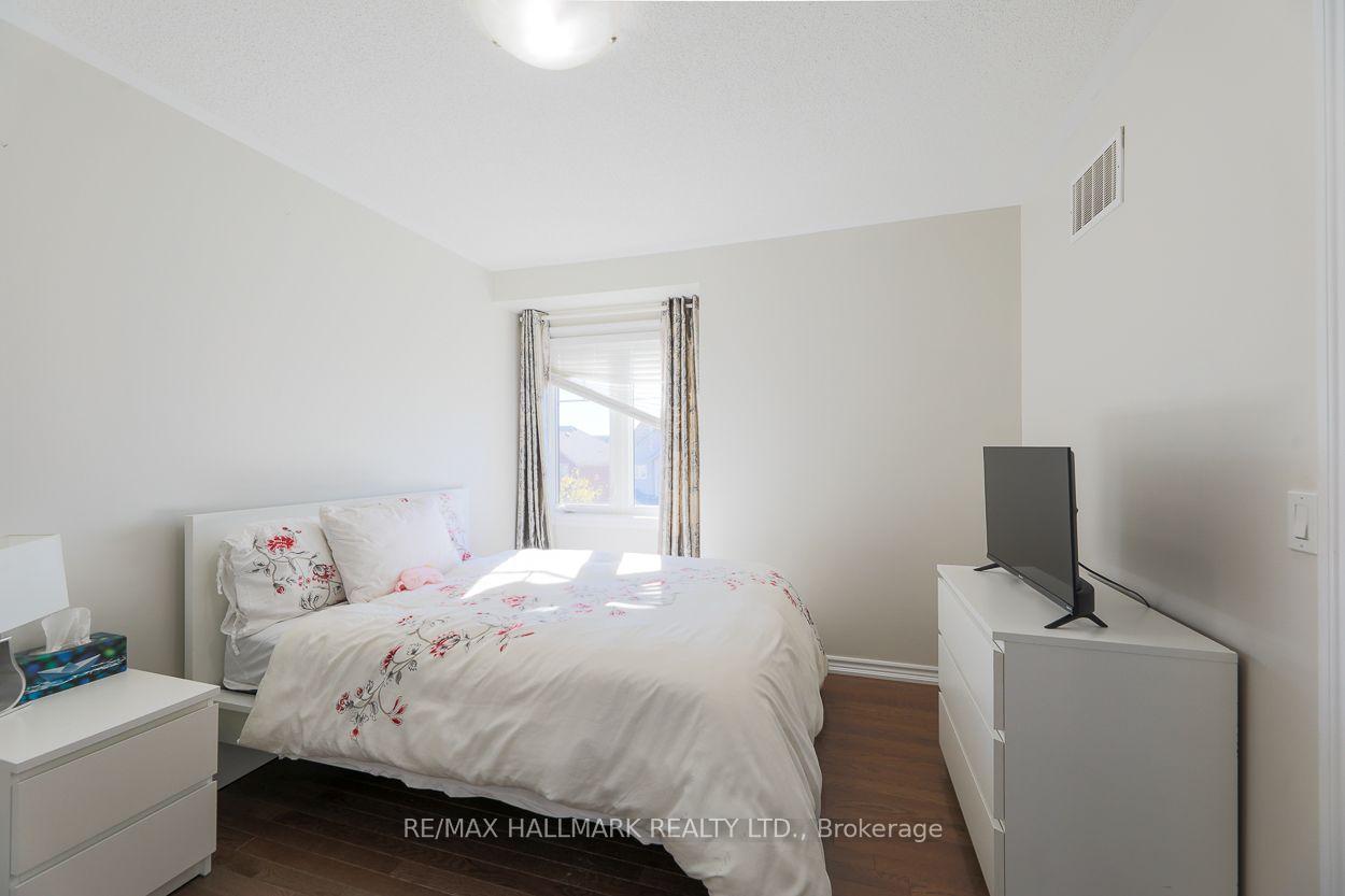 Photo 8 of 60 Nearco Crescent, Oshawa, Windfields — HOMEH