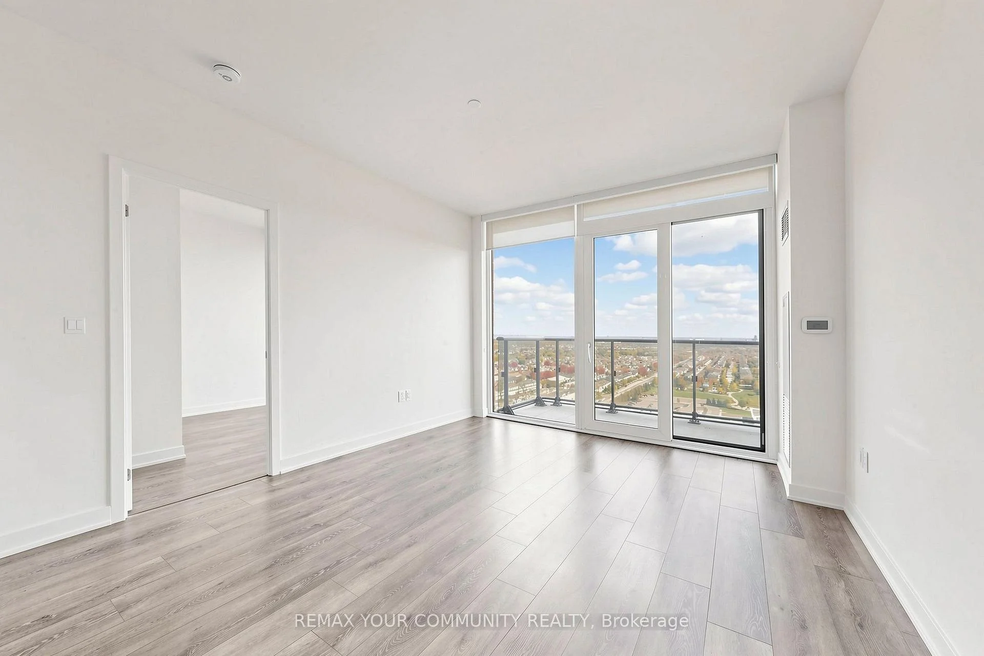 Photo 3 of Unit 2106, 105 Oneida Crescent, Richmond Hill, Langstaff — HOMEH