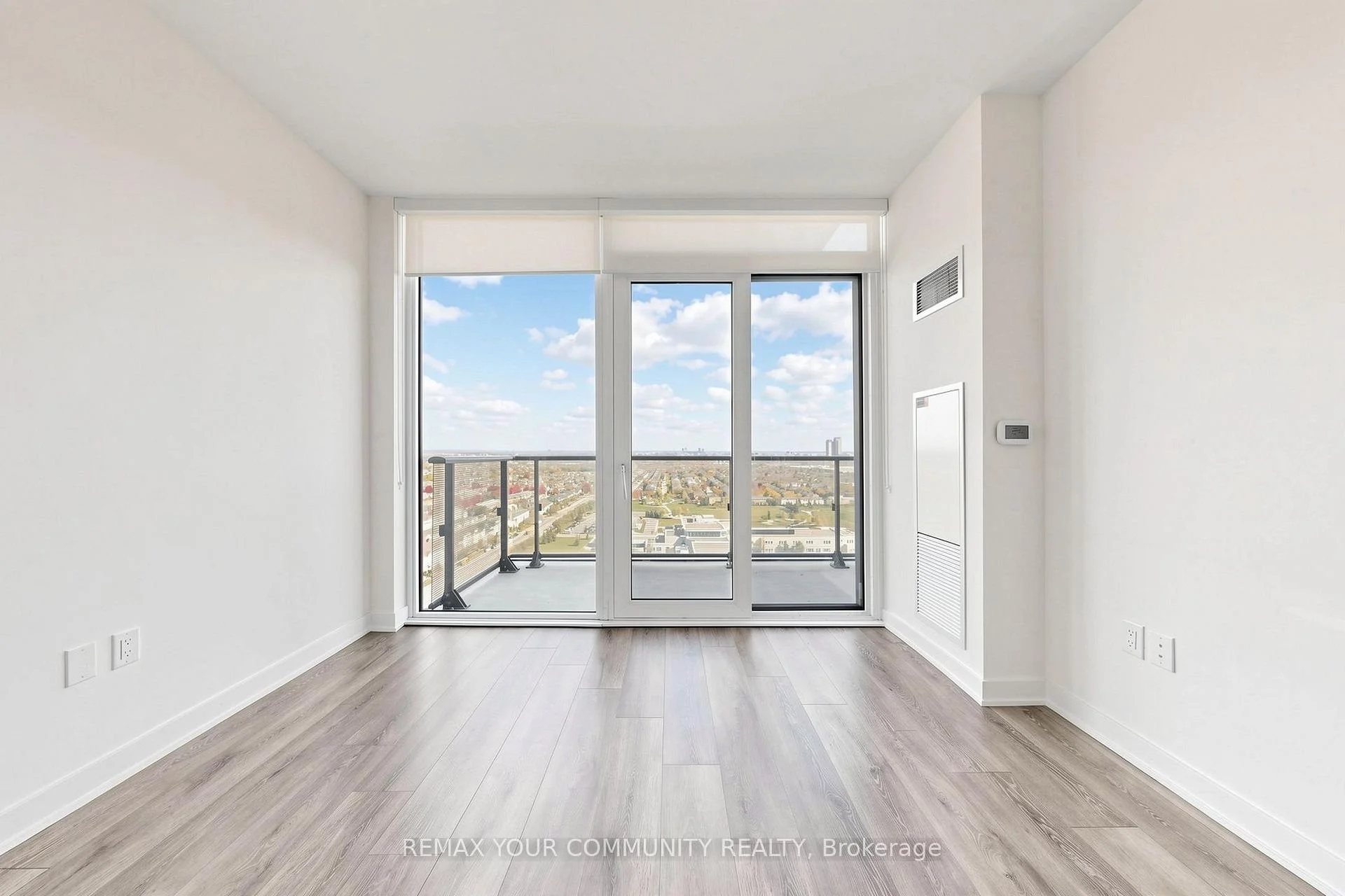 Photo 5 of Unit 2106, 105 Oneida Crescent, Richmond Hill, Langstaff — HOMEH