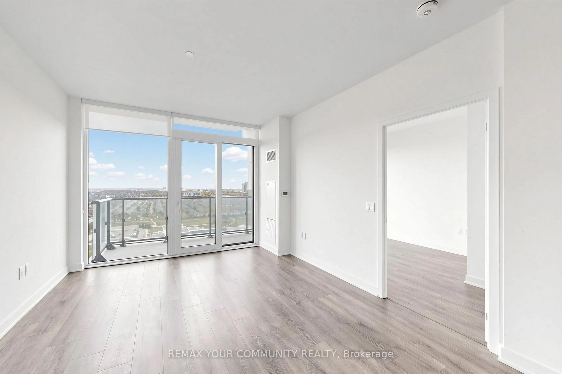 Photo 7 of Unit 2106, 105 Oneida Crescent, Richmond Hill, Langstaff — HOMEH
