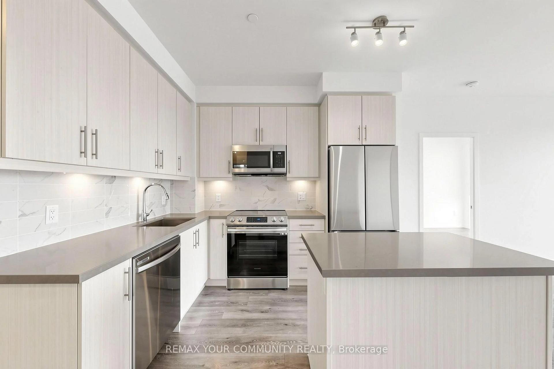Photo 26 of Unit 2106, 105 Oneida Crescent, Richmond Hill, Langstaff — HOMEH