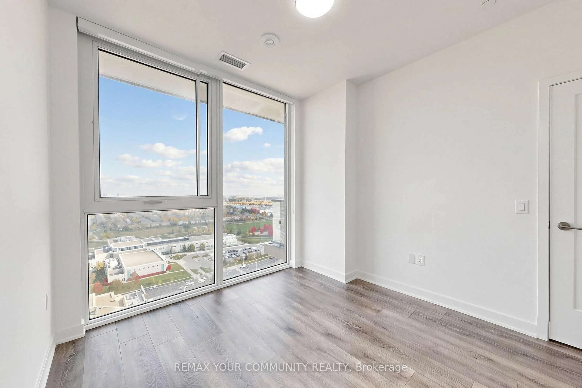 Photo 36 of Unit 2106, 105 Oneida Crescent, Richmond Hill, Langstaff — HOMEH