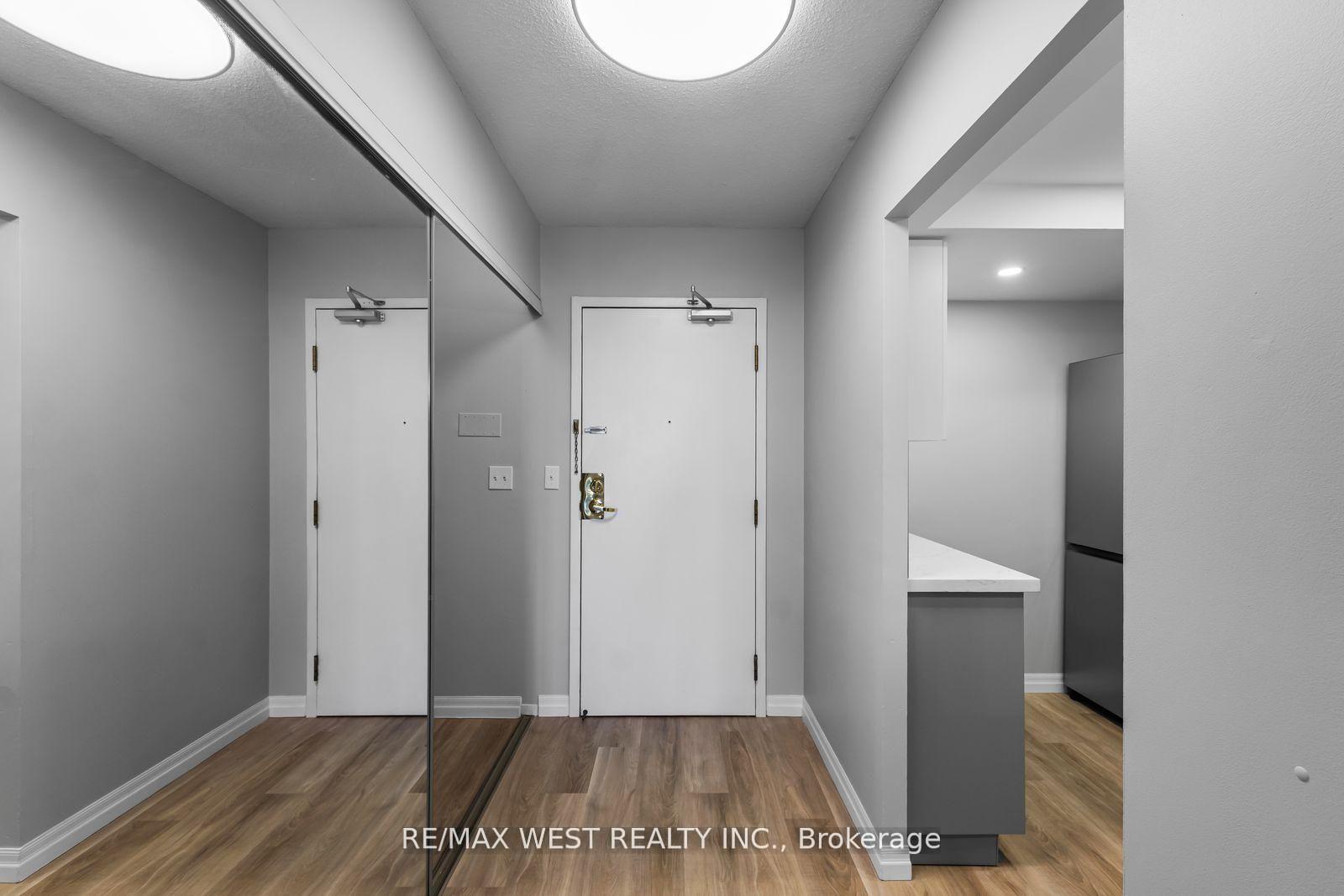 Photo 3 of Unit 502, 100 Observatory Lane, Richmond Hill, Observatory — HOMEH