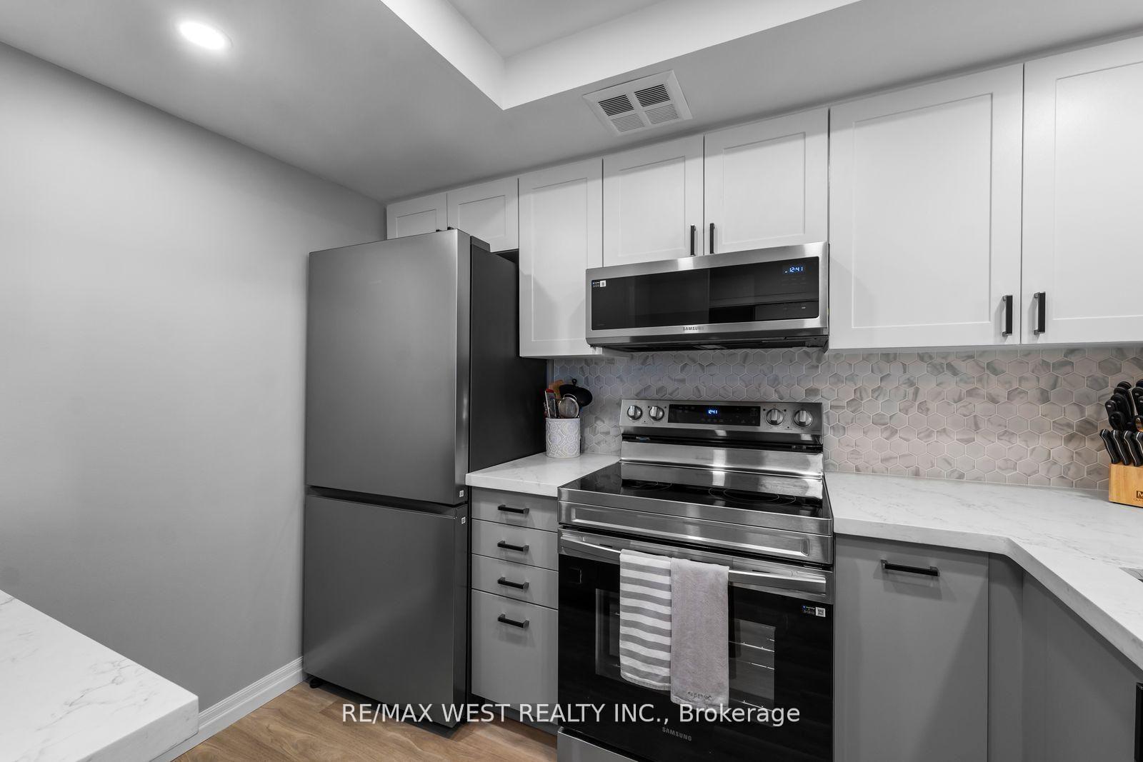 Photo 5 of Unit 502, 100 Observatory Lane, Richmond Hill, Observatory — HOMEH