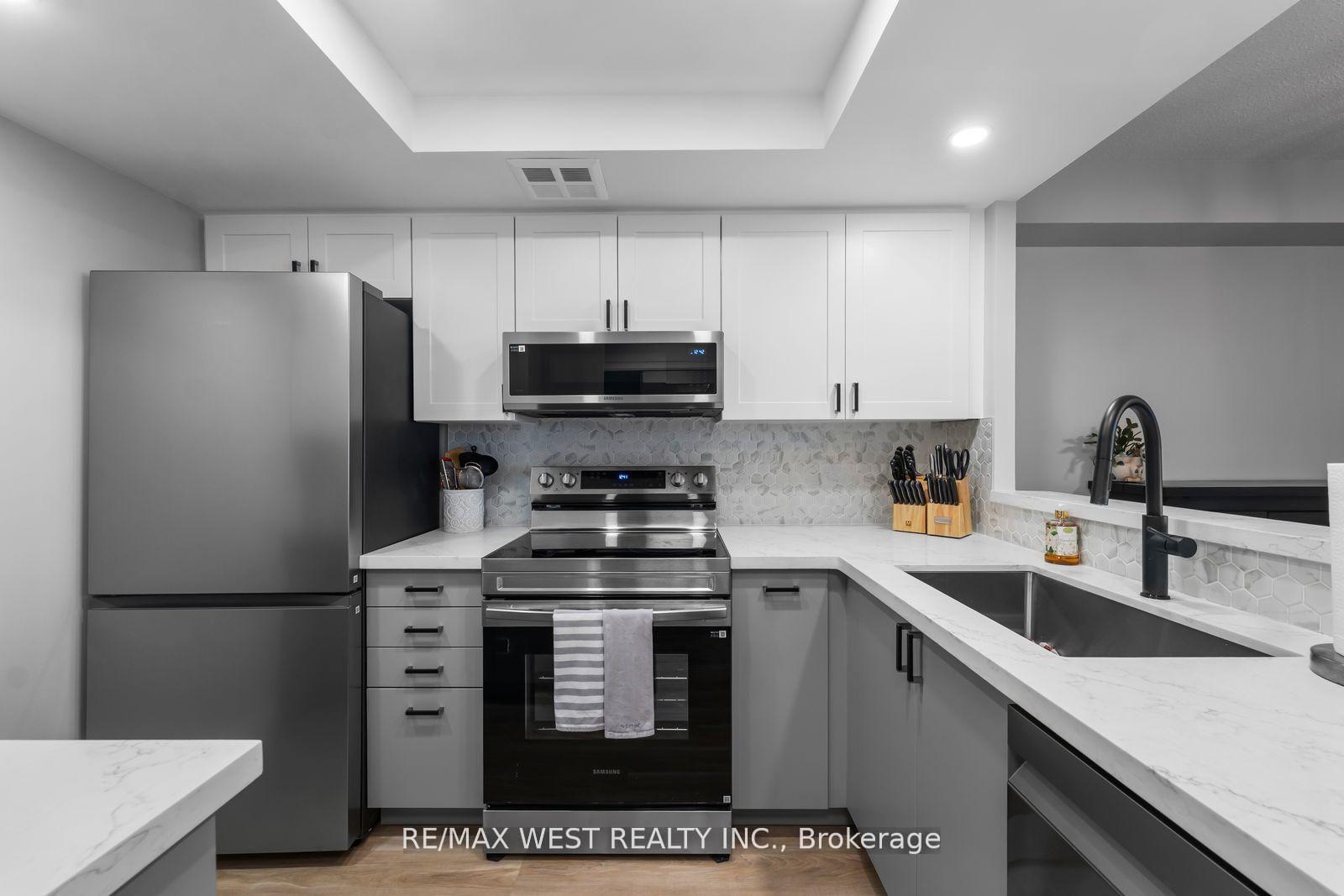 Photo 6 of Unit 502, 100 Observatory Lane, Richmond Hill, Observatory — HOMEH