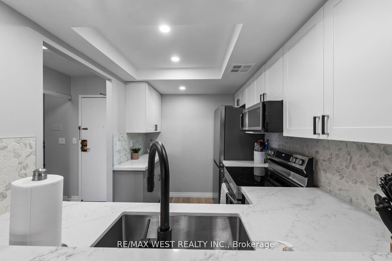 Photo 8 of Unit 502, 100 Observatory Lane, Richmond Hill, Observatory — HOMEH