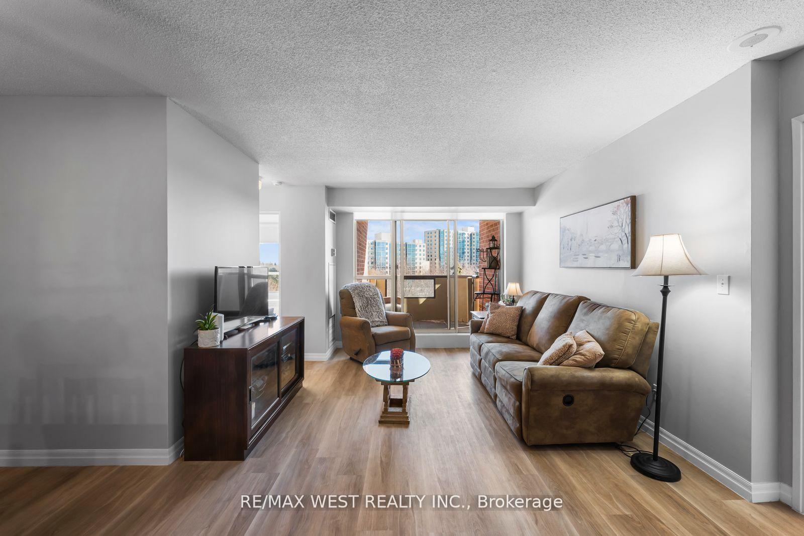Photo 10 of Unit 502, 100 Observatory Lane, Richmond Hill, Observatory — HOMEH