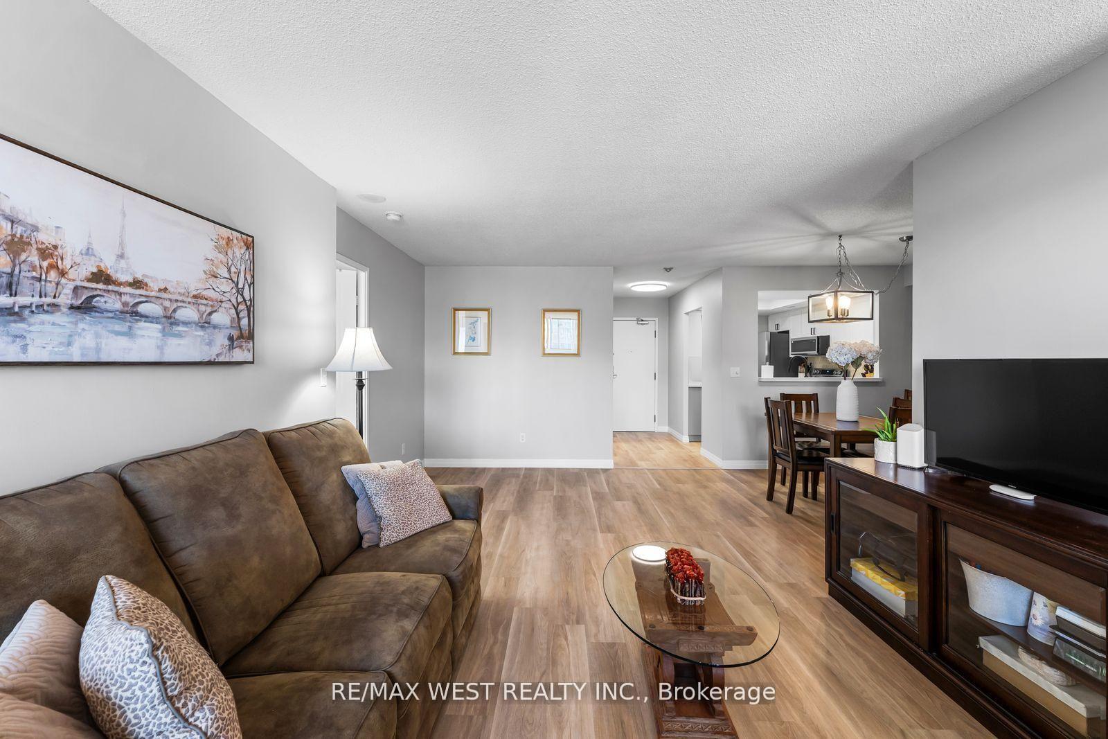 Photo 12 of Unit 502, 100 Observatory Lane, Richmond Hill, Observatory — HOMEH