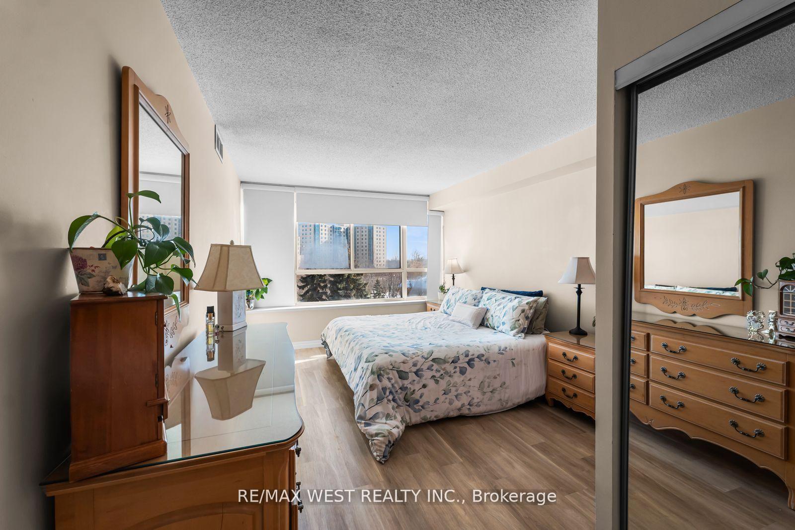 Photo 13 of Unit 502, 100 Observatory Lane, Richmond Hill, Observatory — HOMEH