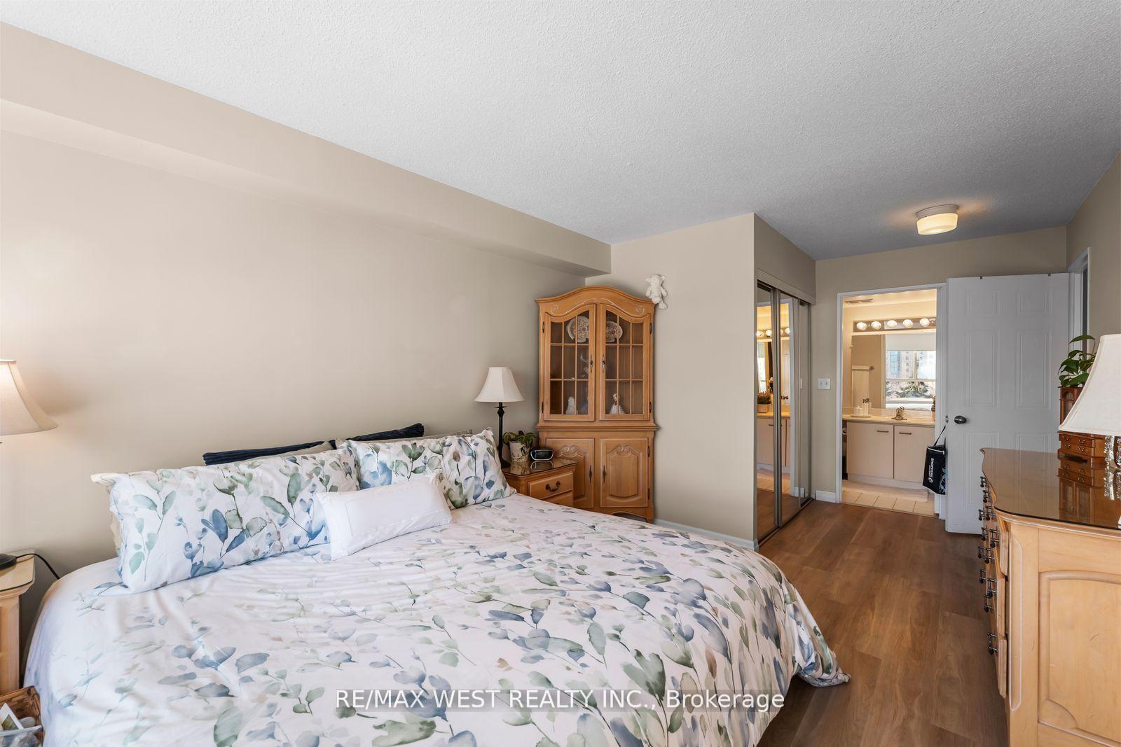 Photo 14 of Unit 502, 100 Observatory Lane, Richmond Hill, Observatory — HOMEH
