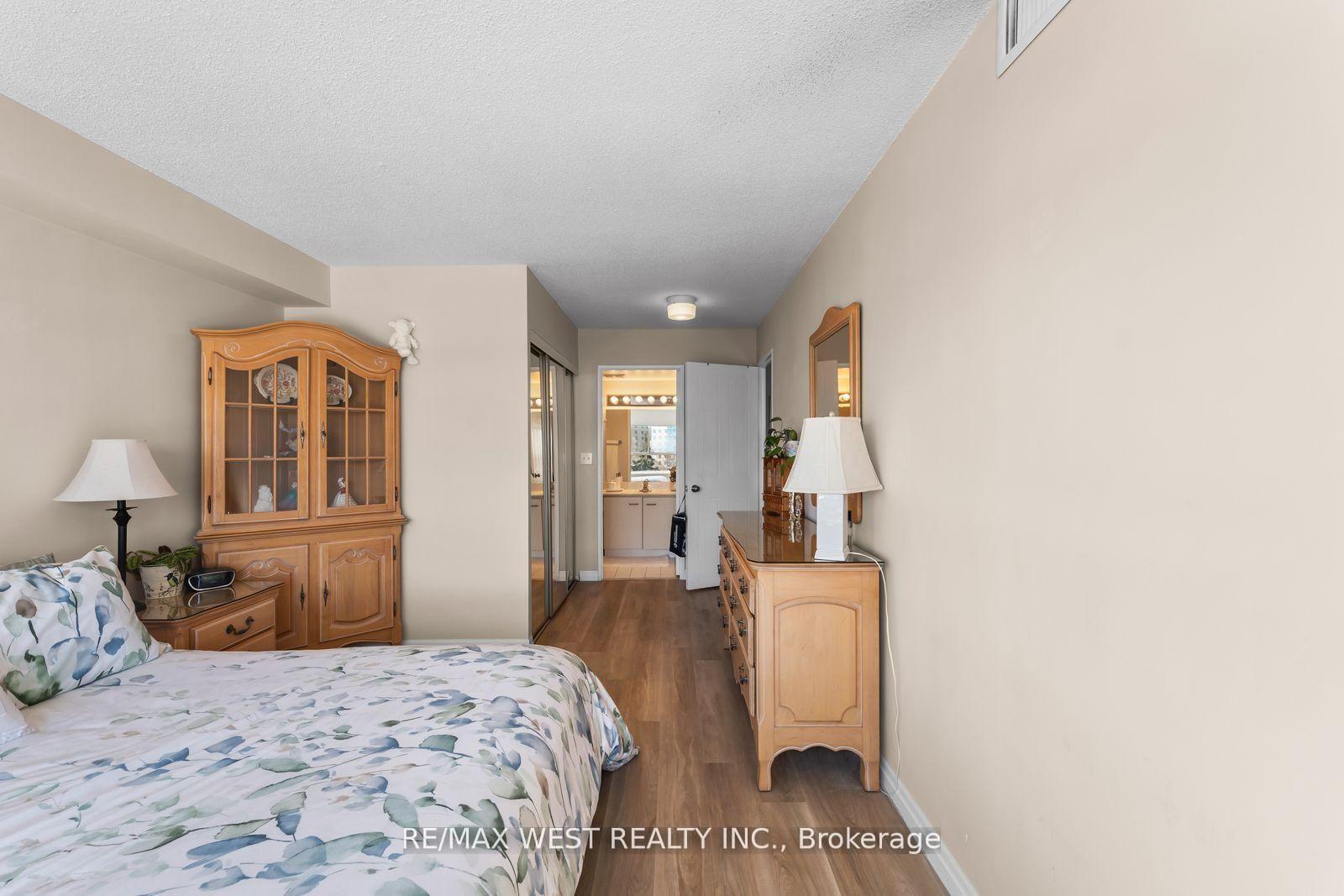 Photo 15 of Unit 502, 100 Observatory Lane, Richmond Hill, Observatory — HOMEH