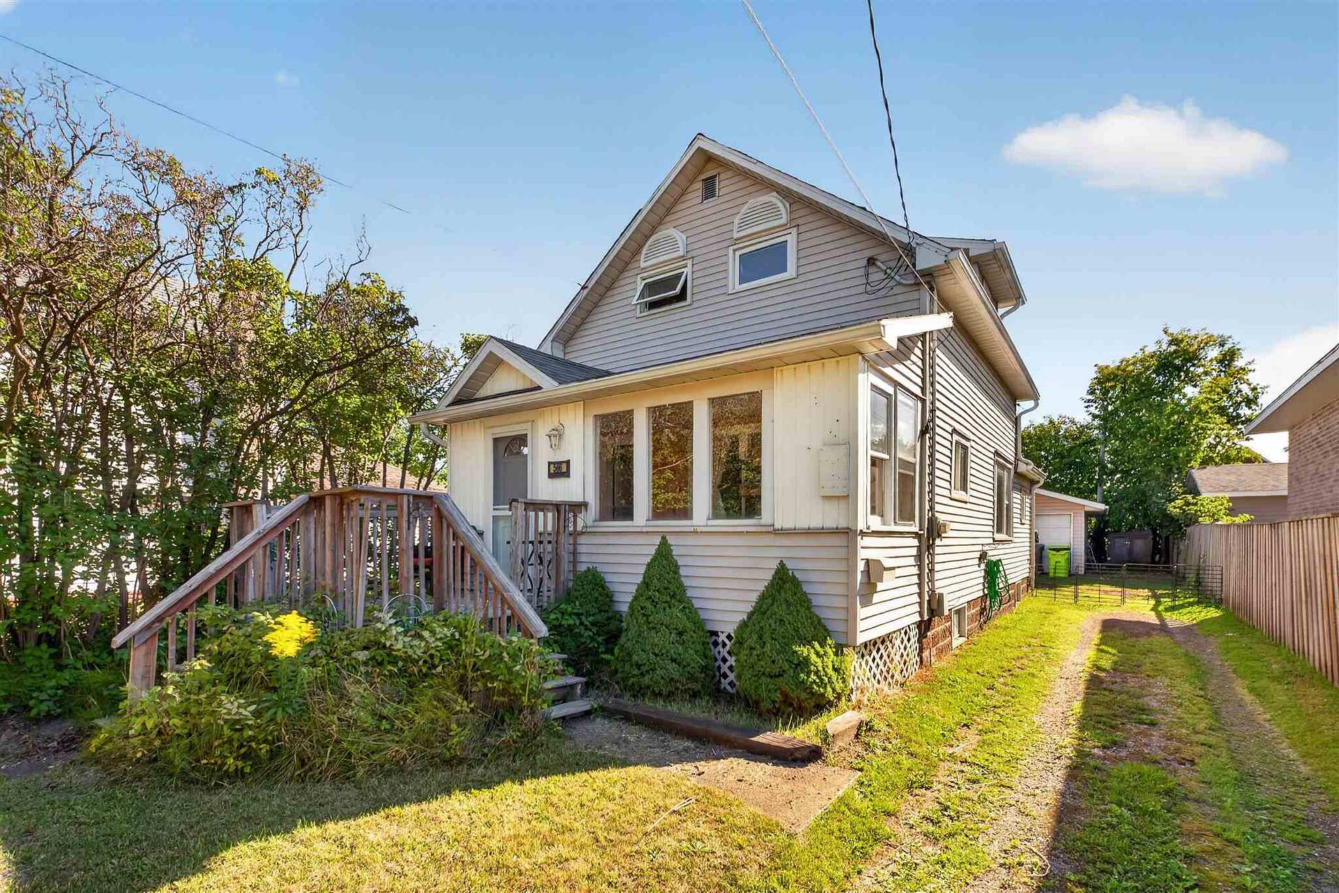 Front of 566 Northland Road