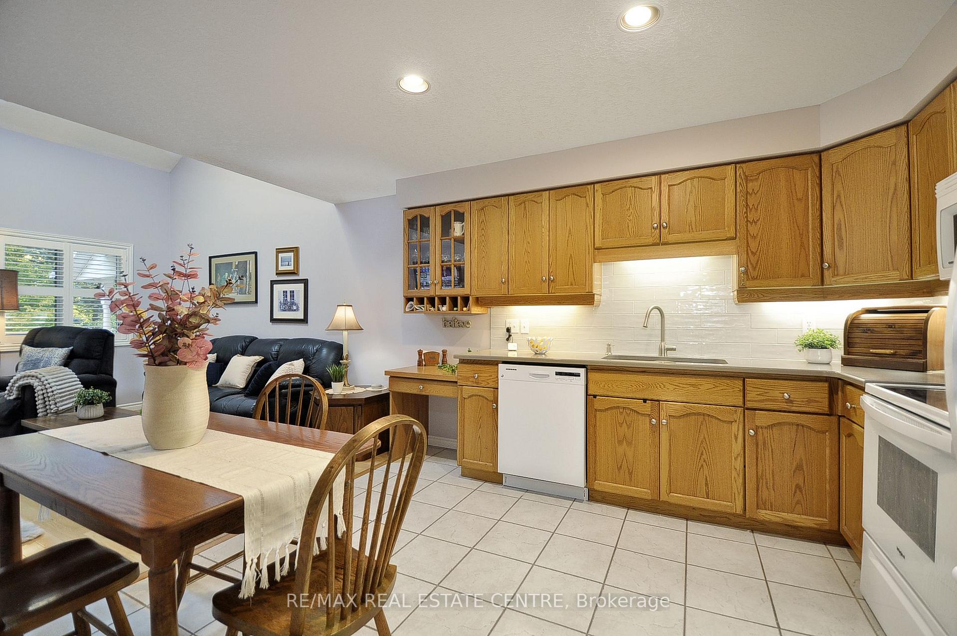 Photo 4 of 6 Terraview Crescent, Guelph, Kortright West — HOMEH