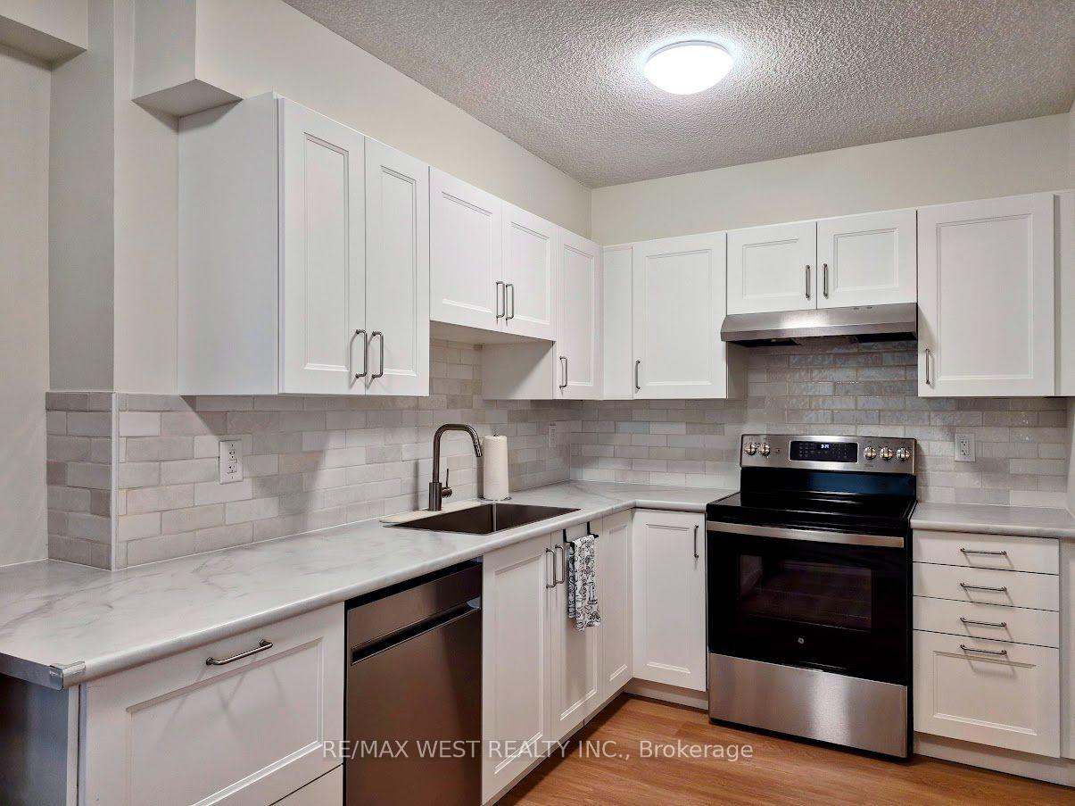 Photo 3 of Unit 802, 250 Scarlett Road, Toronto, Rockcliffe-Smythe — HOMEH