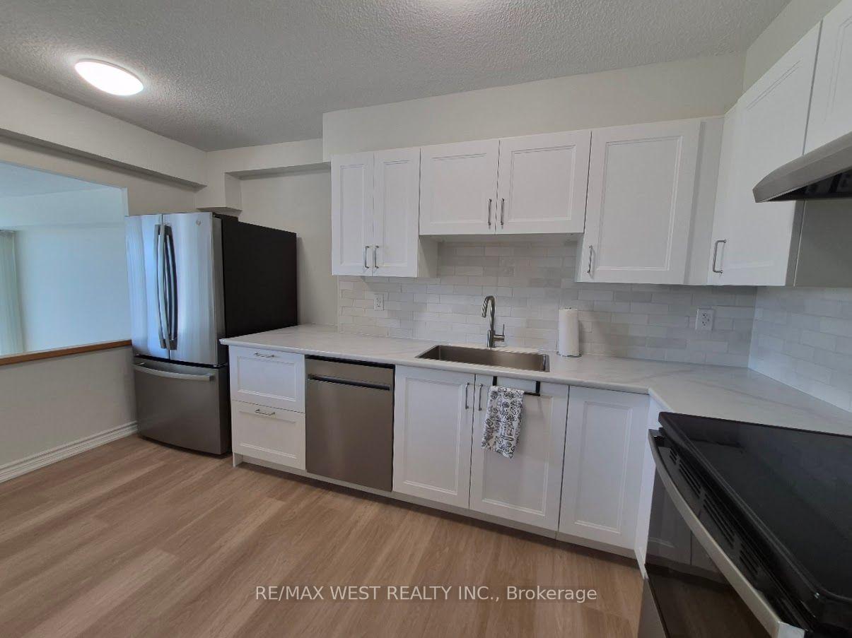 Photo 5 of Unit 802, 250 Scarlett Road, Toronto, Rockcliffe-Smythe — HOMEH