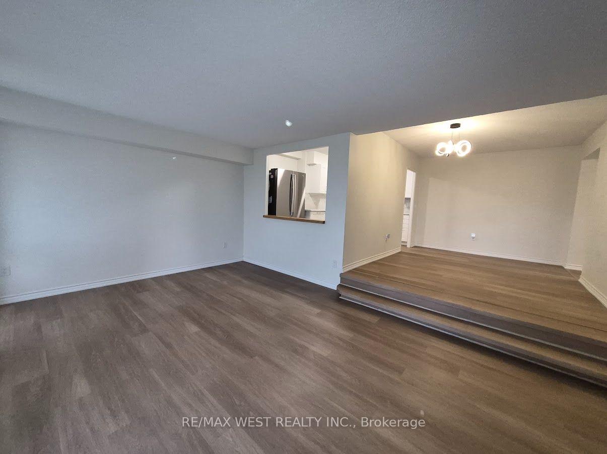 Photo 6 of Unit 802, 250 Scarlett Road, Toronto, Rockcliffe-Smythe — HOMEH