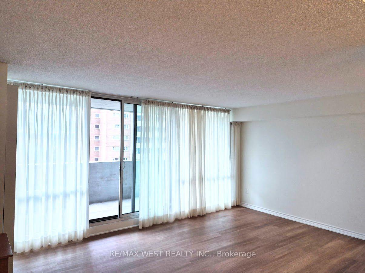 Photo 7 of Unit 802, 250 Scarlett Road, Toronto, Rockcliffe-Smythe — HOMEH