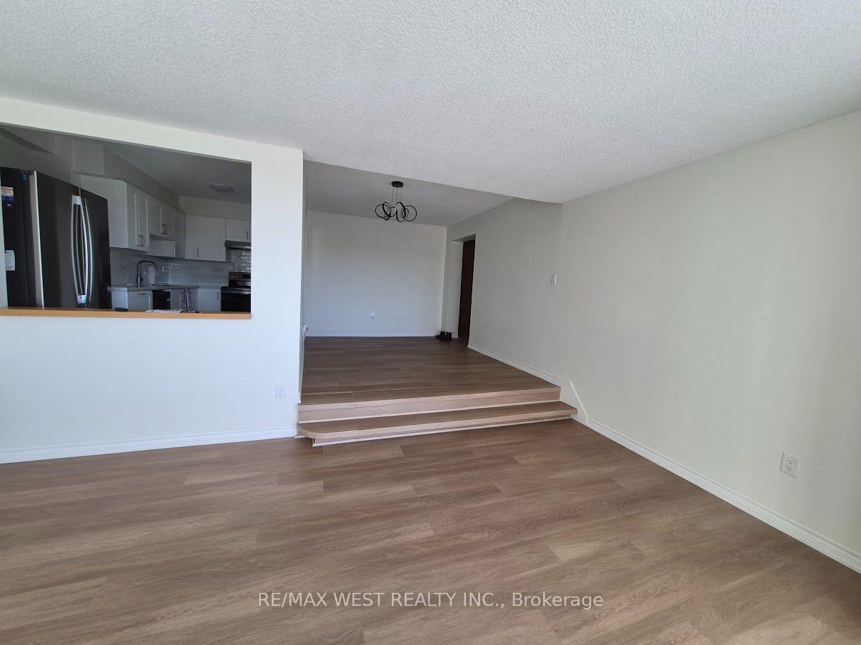 Photo 10 of Unit 802, 250 Scarlett Road, Toronto, Rockcliffe-Smythe — HOMEH