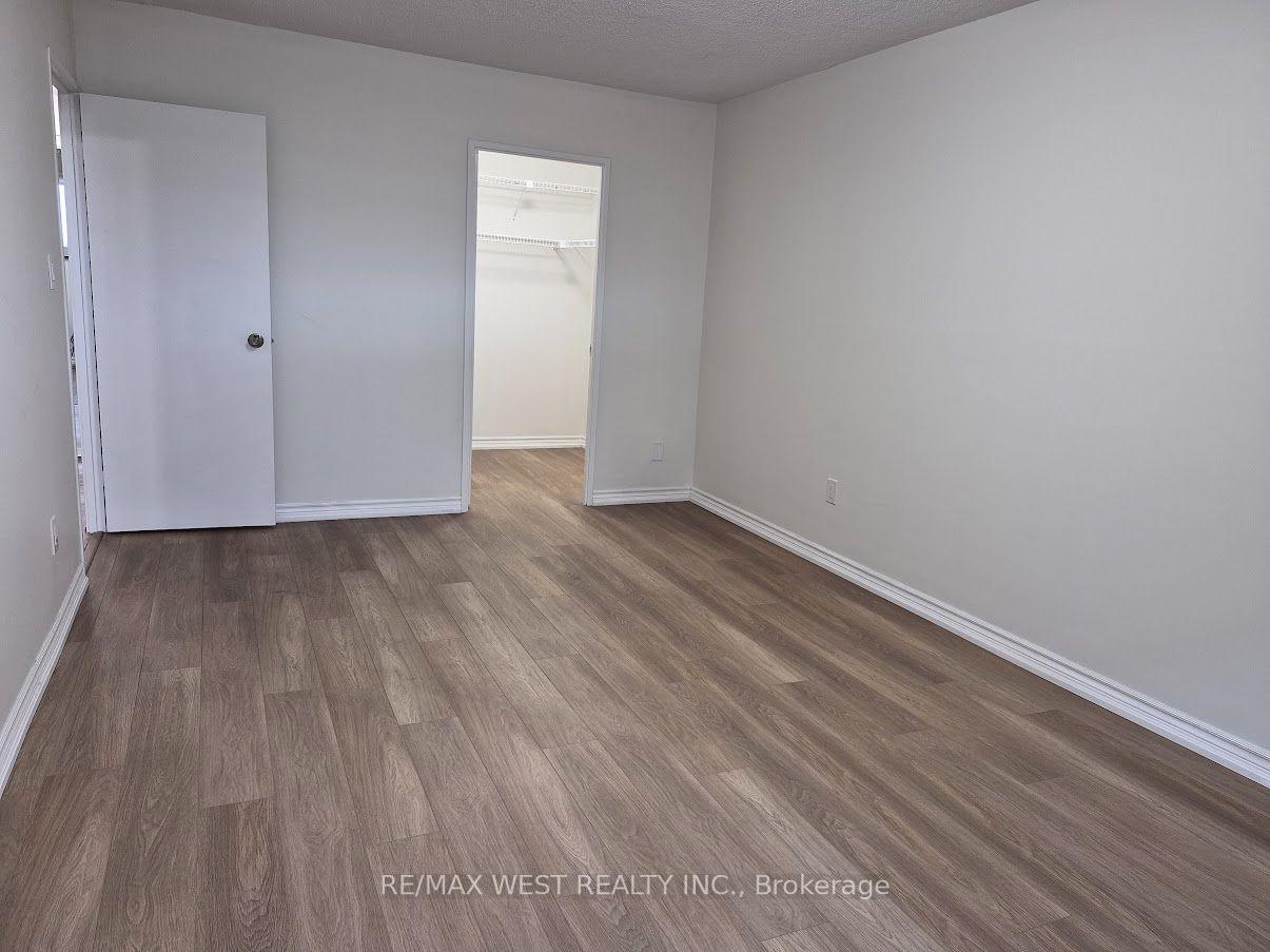 Photo 12 of Unit 802, 250 Scarlett Road, Toronto, Rockcliffe-Smythe — HOMEH