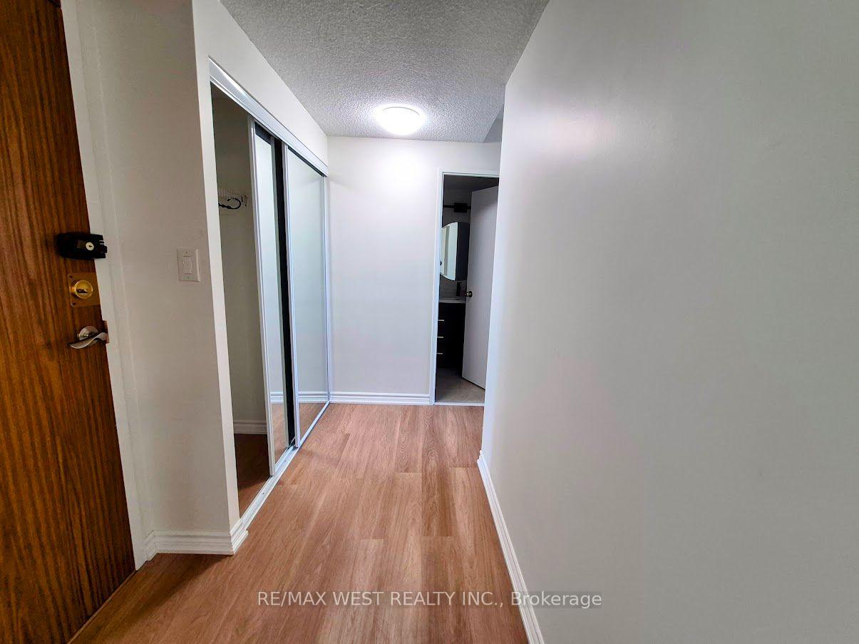 Photo 16 of Unit 802, 250 Scarlett Road, Toronto, Rockcliffe-Smythe — HOMEH